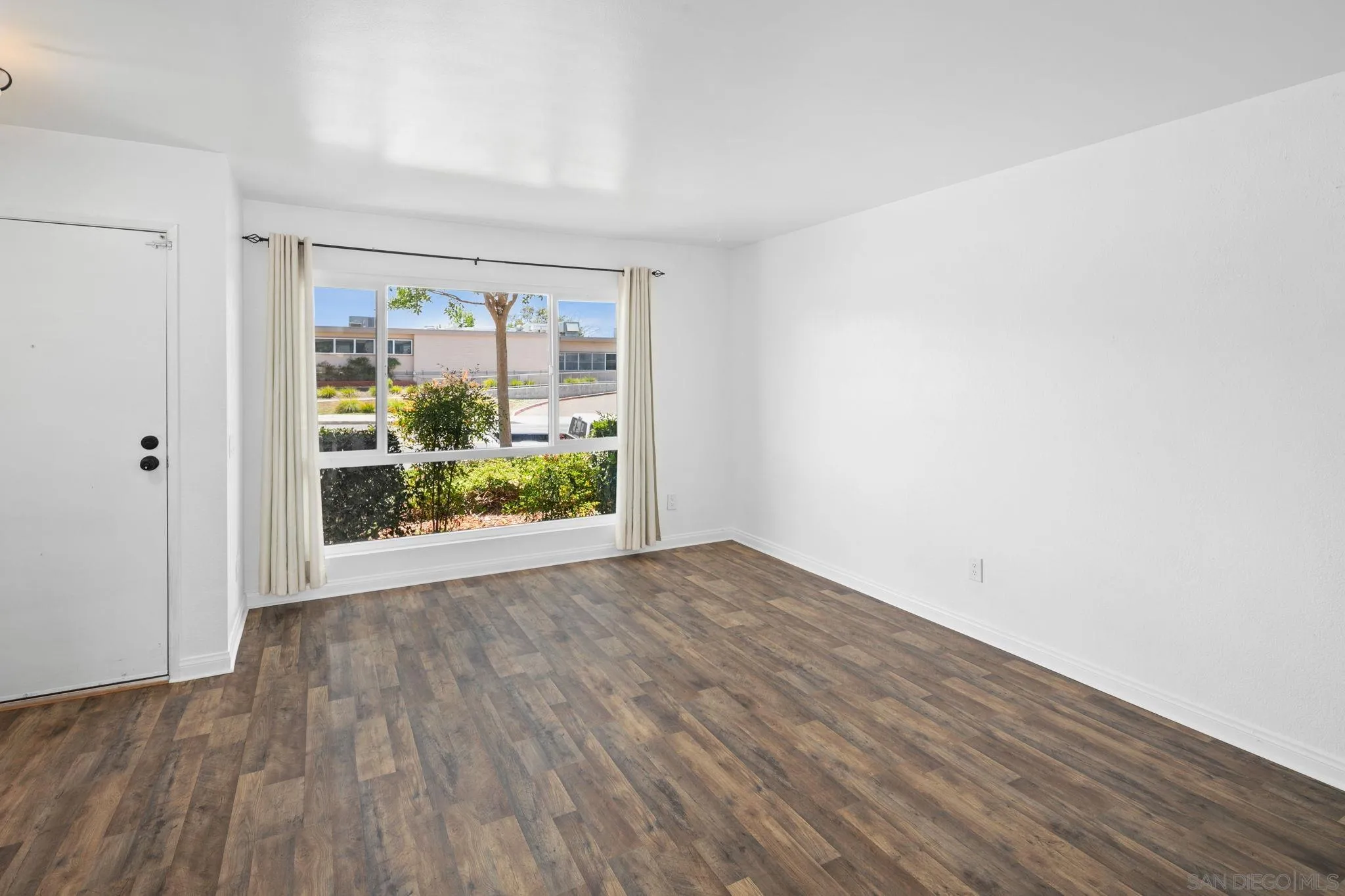 Photo #8: 260012315 Listing: Photo #8