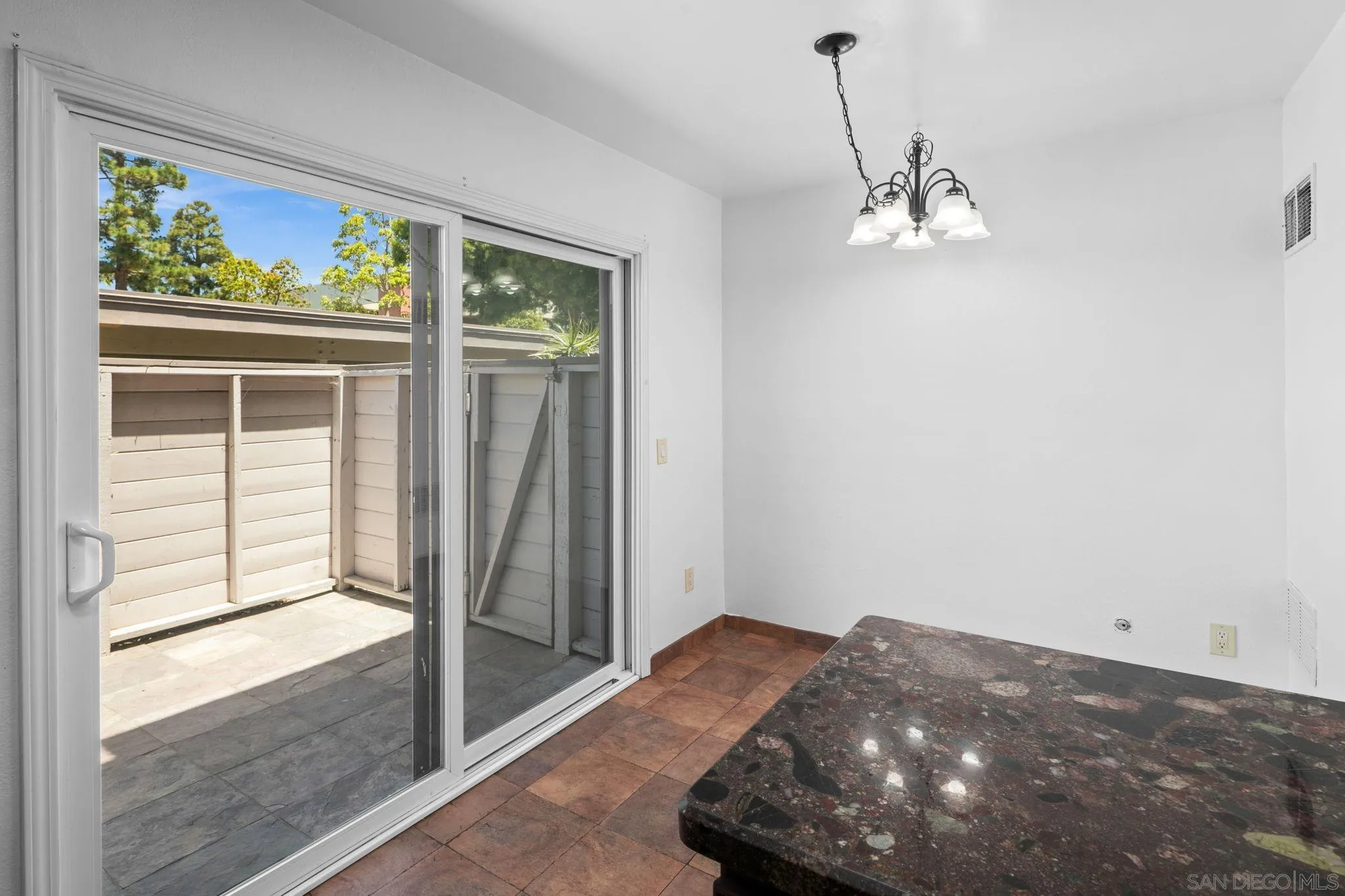 Photo #10: 260012315 Listing: Photo #10