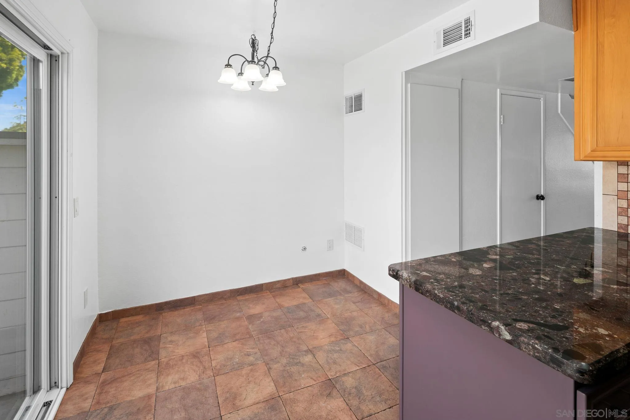 Photo #9: 260012315 Listing: Photo #9