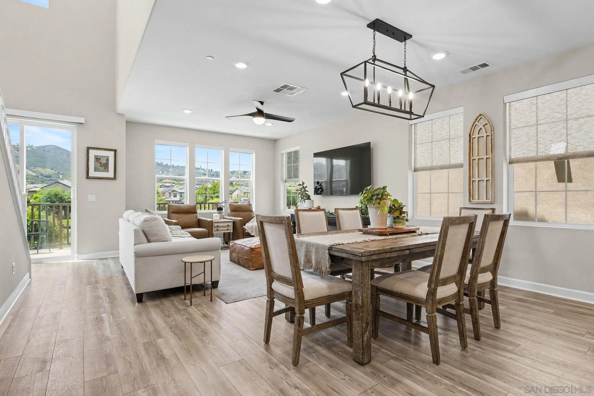 https://cdn.realtyfeed.com/cdn/127/260012317/1de62629abab59e00cfd3d015f715994.webp