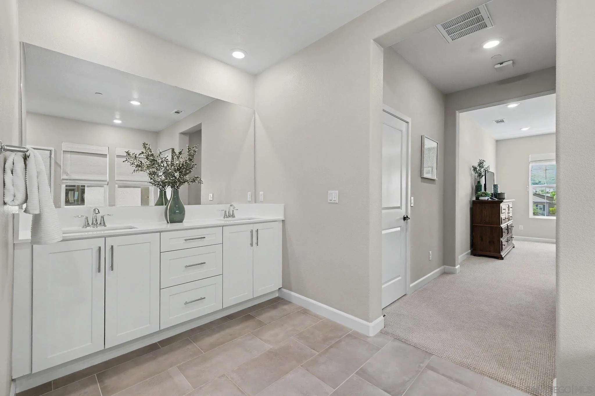 https://cdn.realtyfeed.com/cdn/127/260012317/6ff14ccb31a97d753e719ffca4793e4f.webp