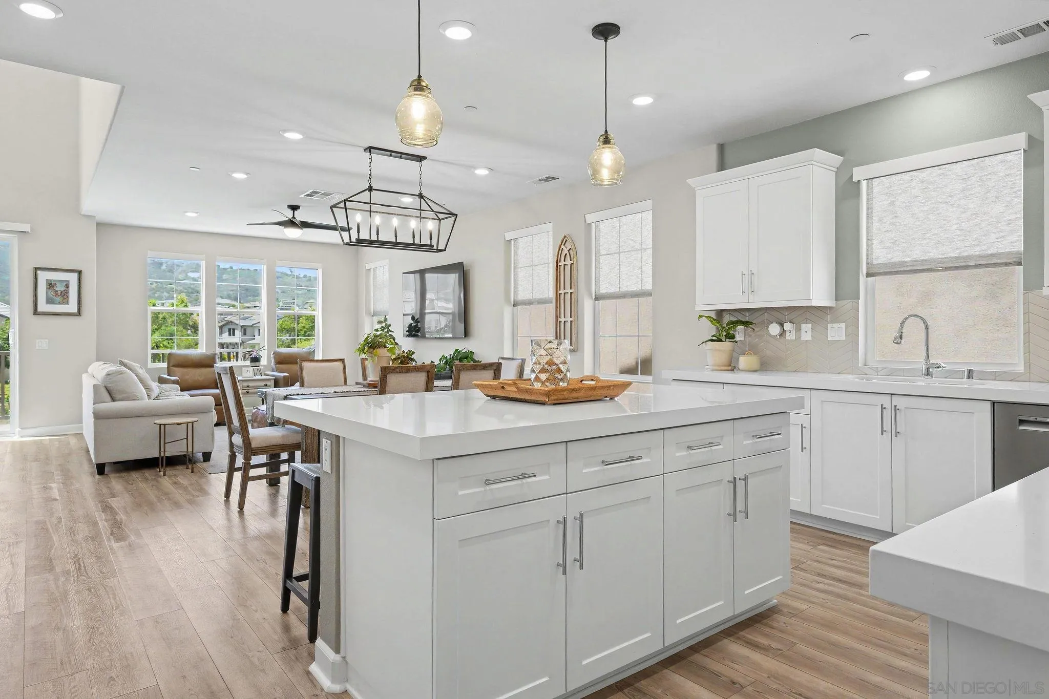 https://cdn.realtyfeed.com/cdn/127/260012317/9e81456418c9492588eaf8cb7d7e6a35.webp