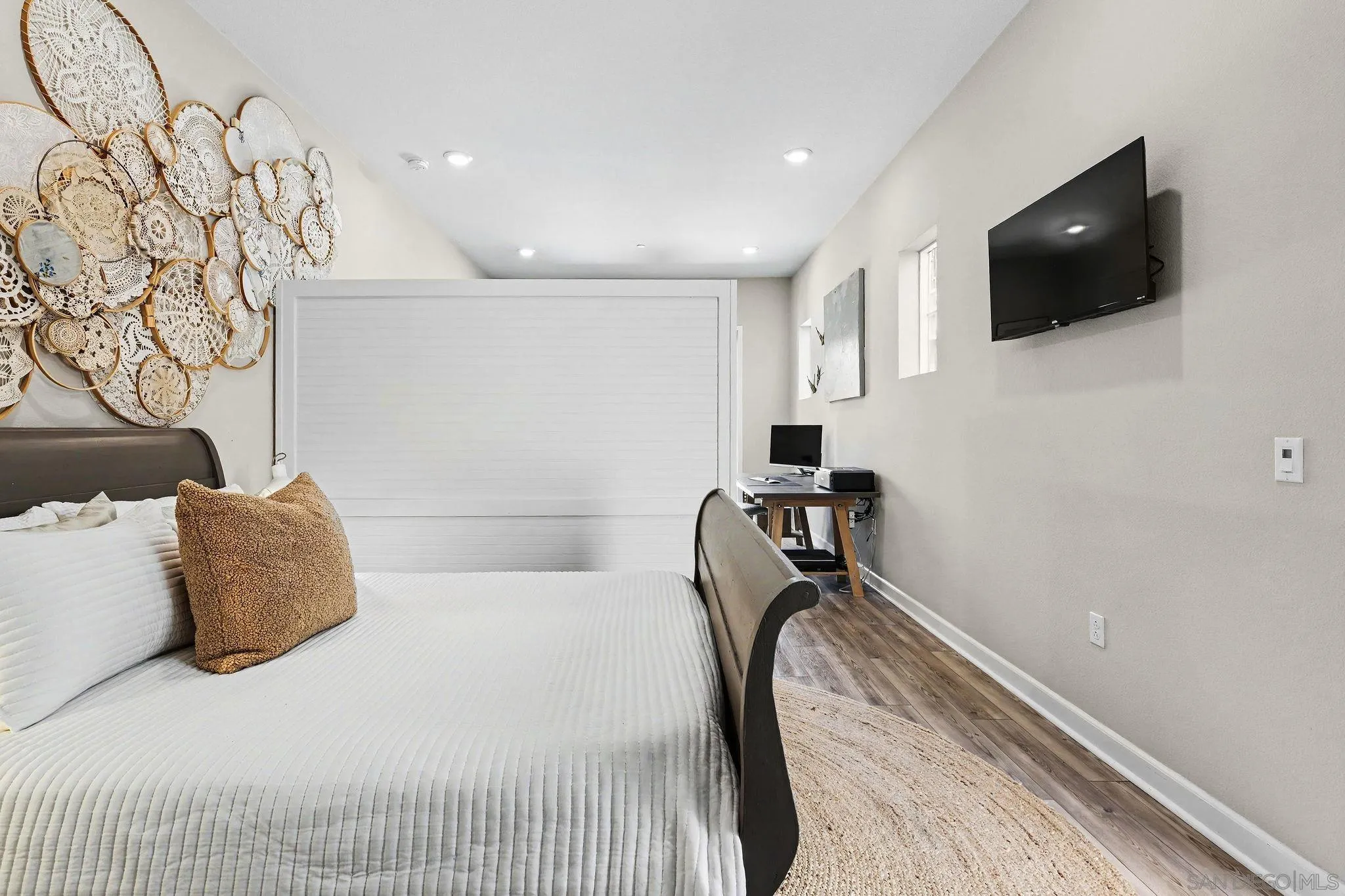 https://cdn.realtyfeed.com/cdn/127/260012317/a0164f52ae9dc418ca032b7a95eace63.webp