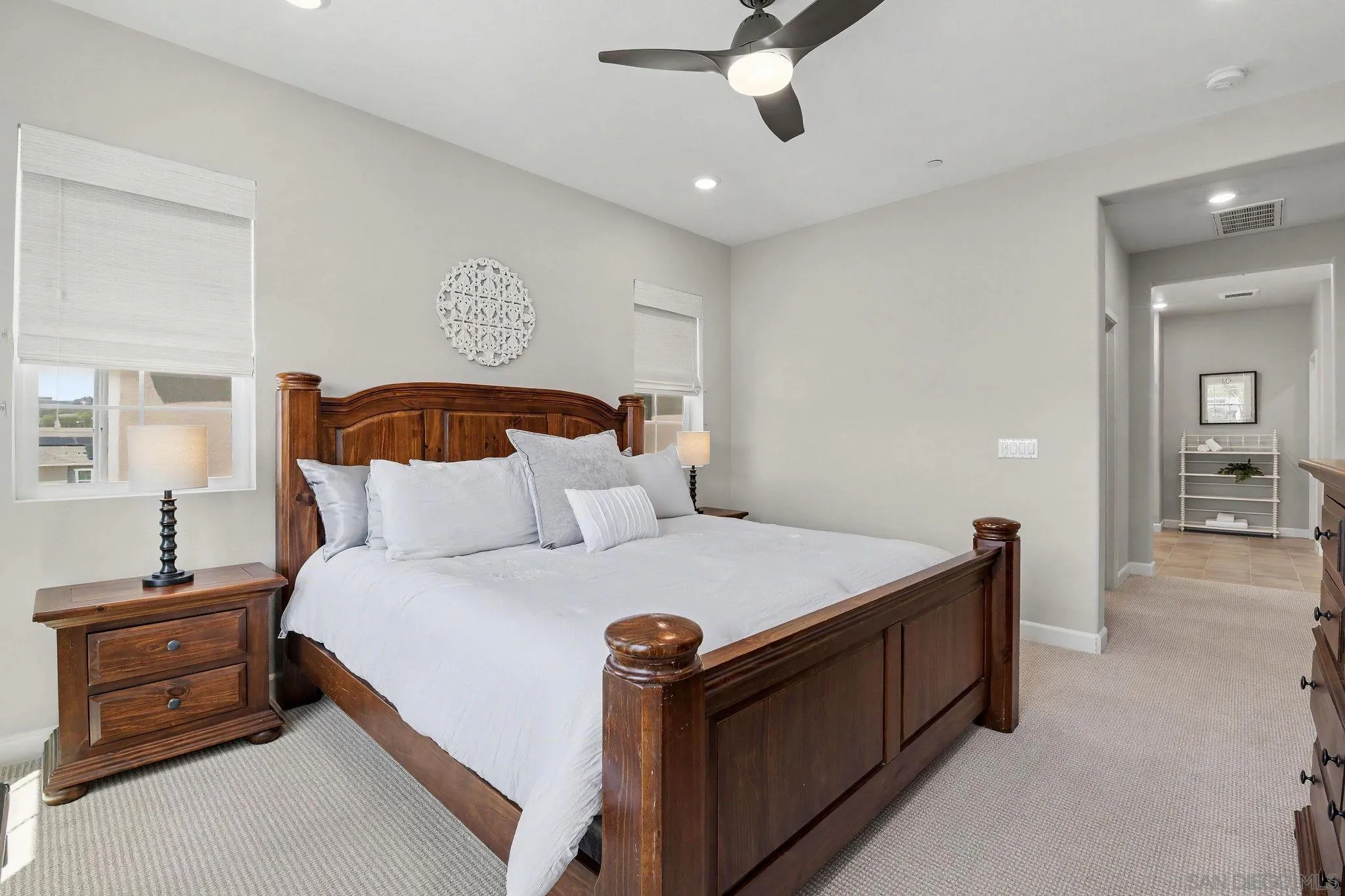 https://cdn.realtyfeed.com/cdn/127/260012317/d6fe8d4f4baad10160d0044220f534a4.webp
