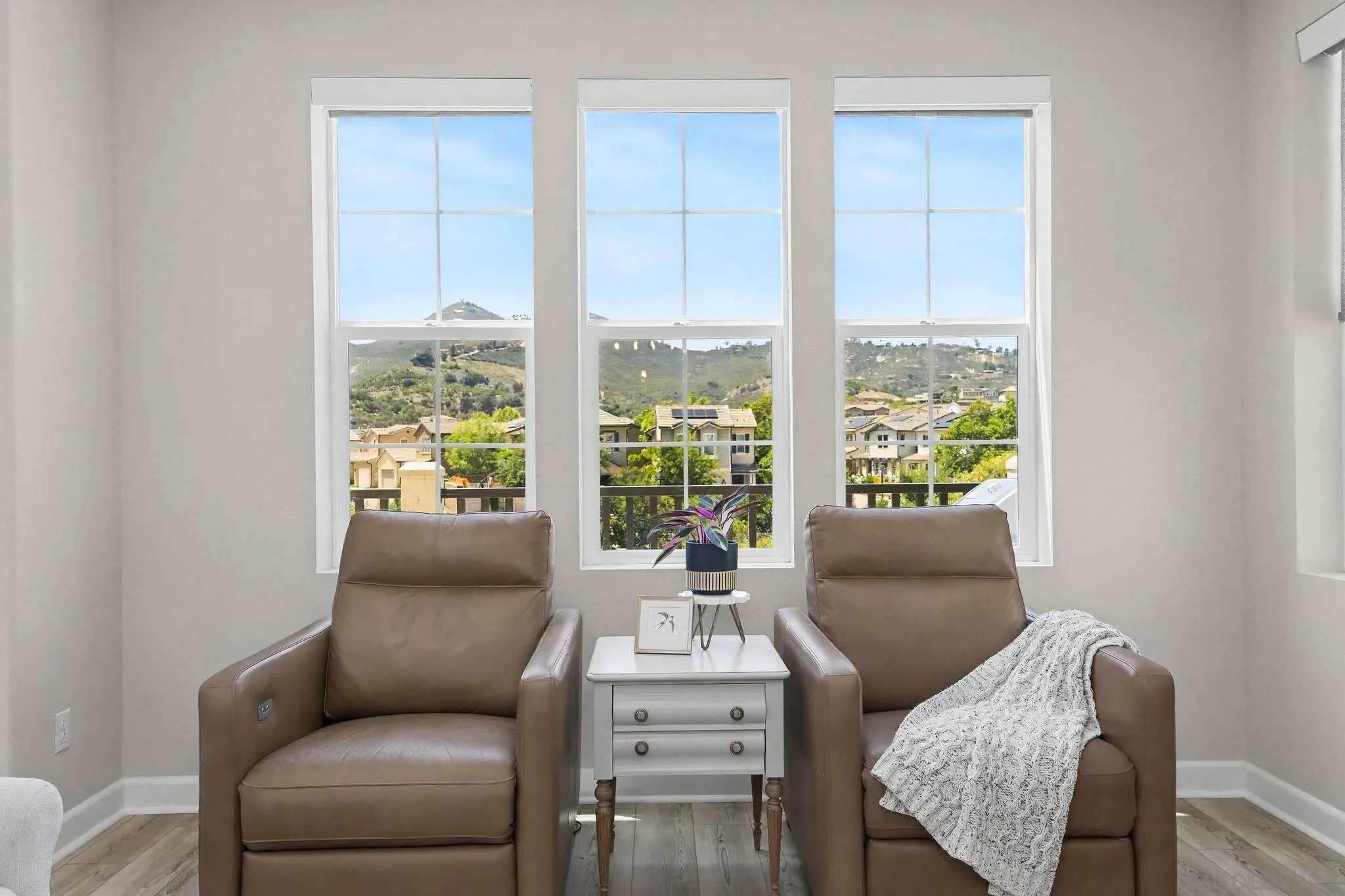 https://cdn.realtyfeed.com/cdn/127/260012317/ecc3f4d6939c83748bc7152855d8b32a.webp