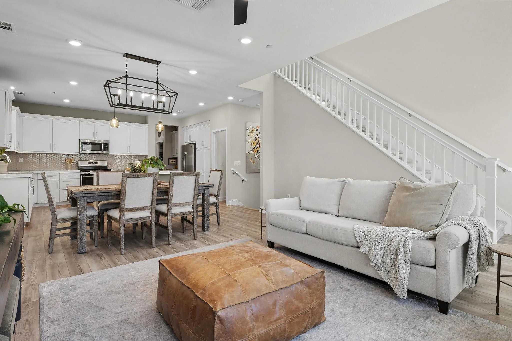 https://cdn.realtyfeed.com/cdn/127/260012317/f30cd7a3626a12b97a819301c5c626e7.webp
