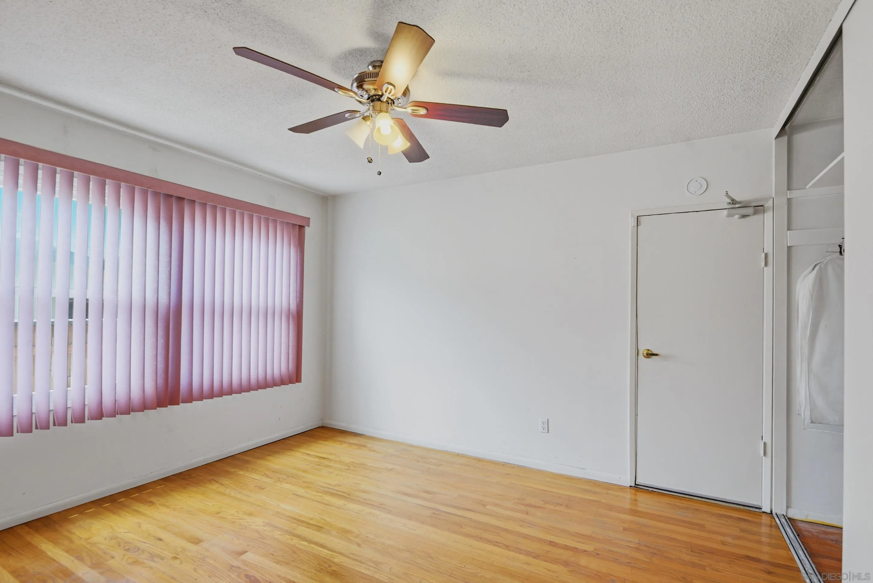 https://cdn.realtyfeed.com/cdn/127/260012318/0bbb879175d47aec141a5fb5c535fdd2.webp