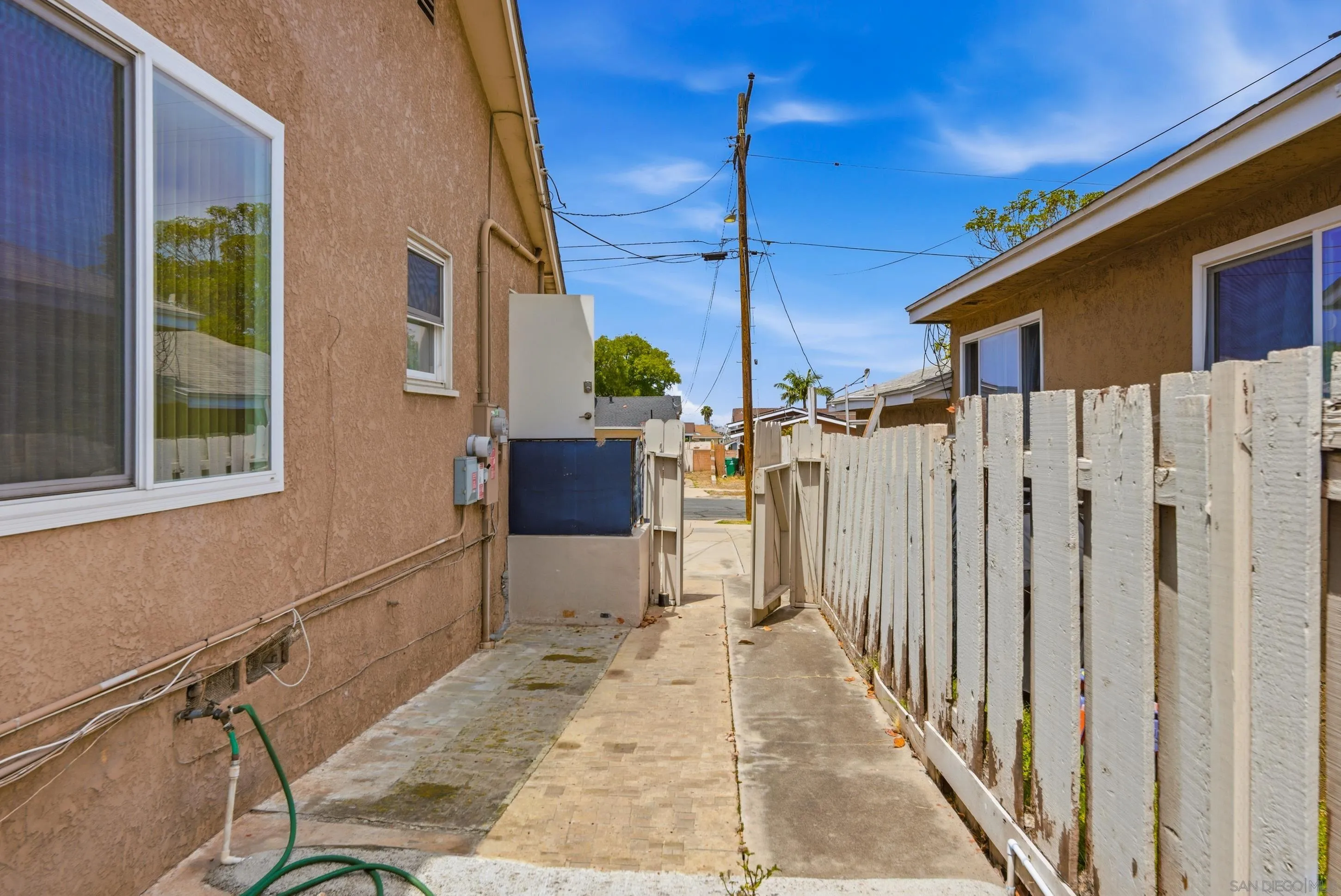 https://cdn.realtyfeed.com/cdn/127/260012318/24fa0b35ef0fa8d284b1a39a573d5b6f.webp