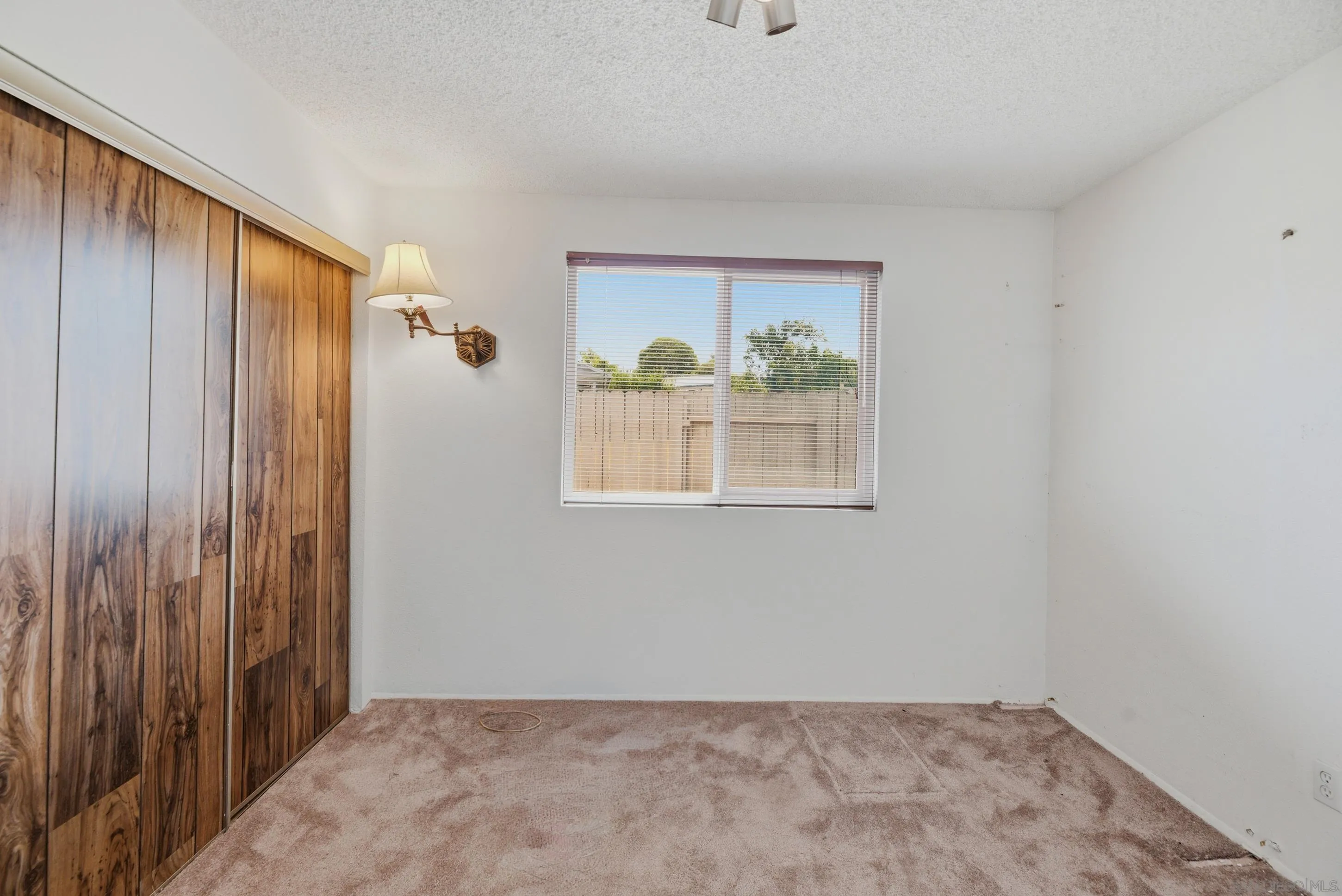 https://cdn.realtyfeed.com/cdn/127/260012318/a175df432751d7da9497d302d2198e24.webp