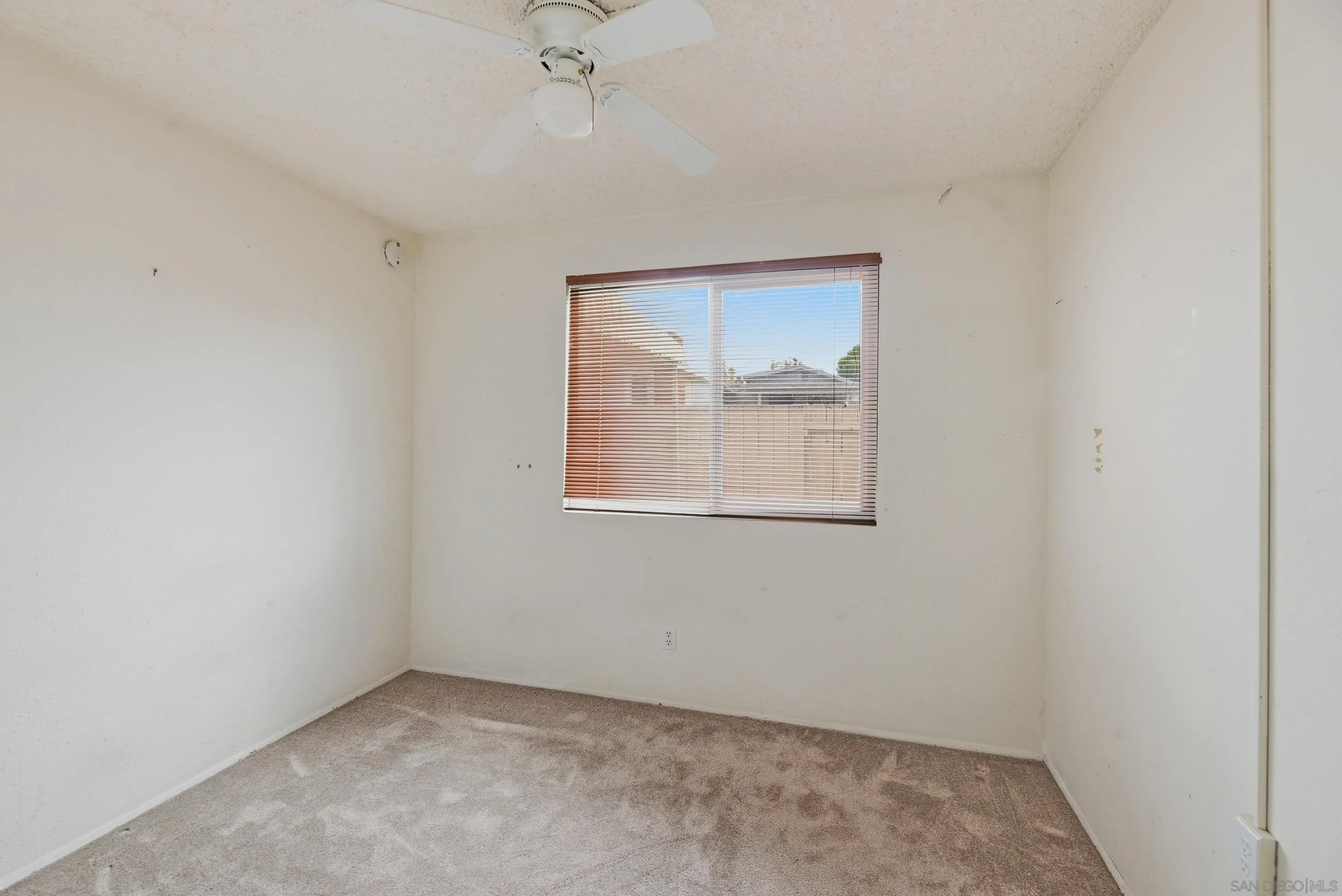 https://cdn.realtyfeed.com/cdn/127/260012318/c332c62a2f2ce05556846094ea645b76.webp