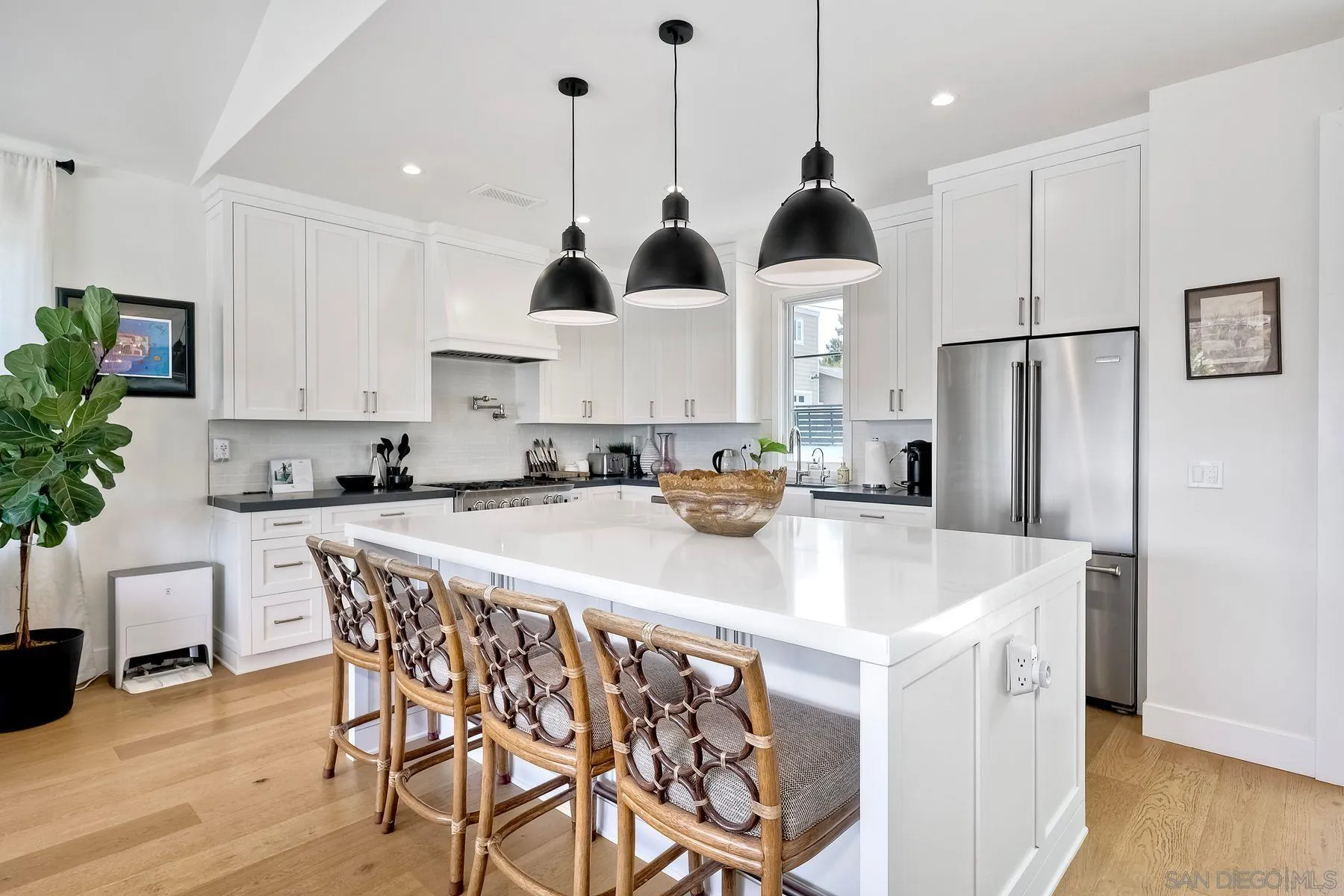 https://cdn.realtyfeed.com/cdn/127/260012319/2f51b682e45990eea9b64453d6019838.webp