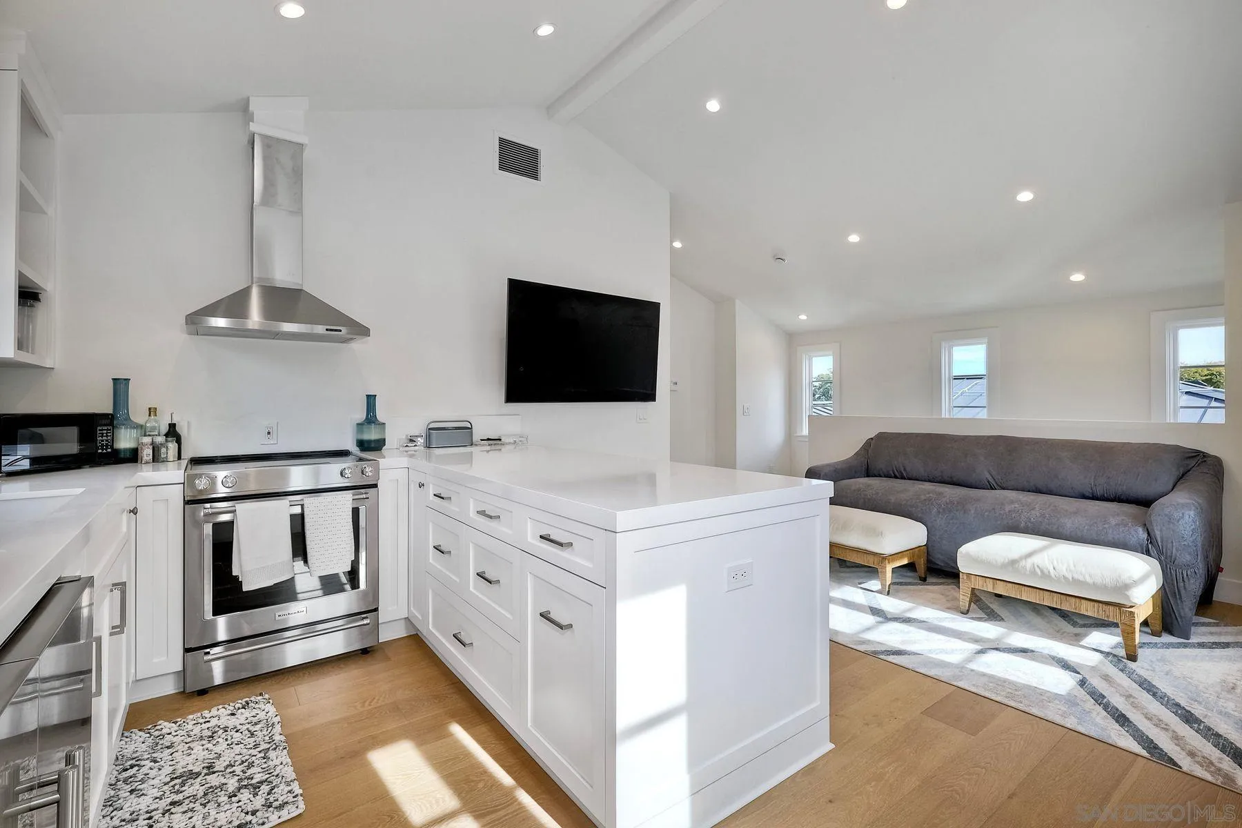https://cdn.realtyfeed.com/cdn/127/260012319/60b9533e9182db8c36313de716c7fffb.webp