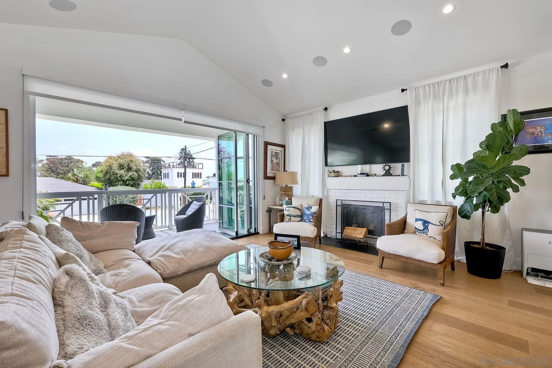 https://cdn.realtyfeed.com/cdn/127/260012319/798fc67b63252ba7b0ee4388ad3018ae.webp