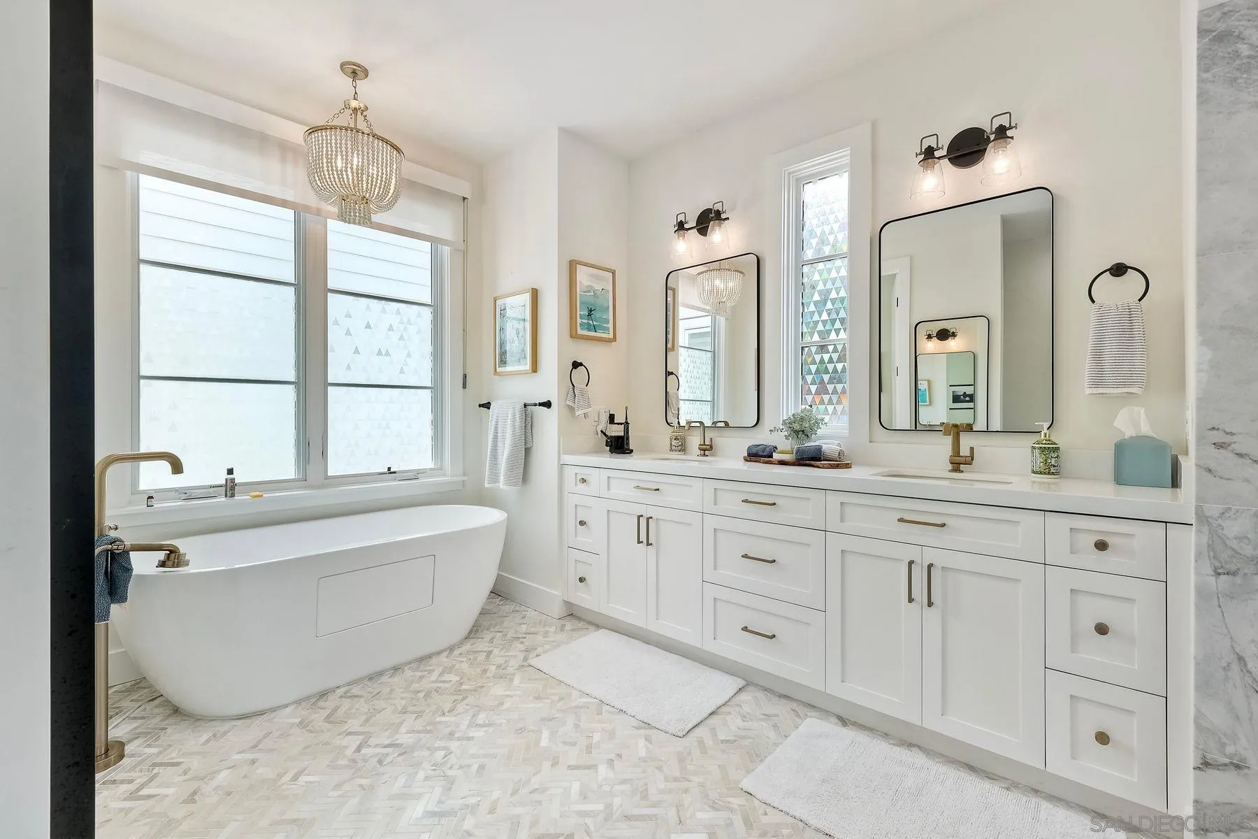 https://cdn.realtyfeed.com/cdn/127/260012319/ce0f7e41aae5c7703caeb814fe60e1a5.webp
