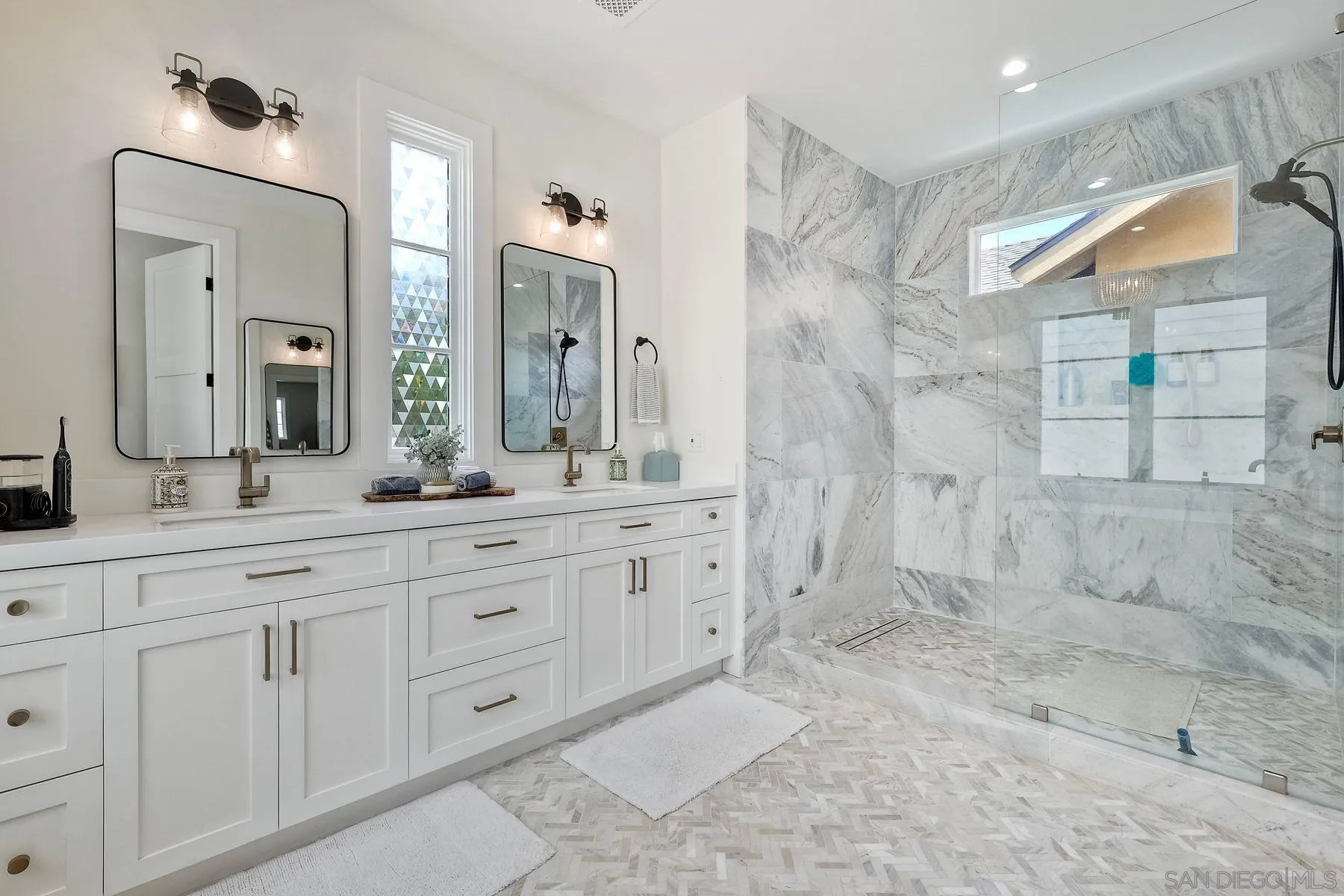https://cdn.realtyfeed.com/cdn/127/260012319/f588d4d4ff2d0563ed0dc92a0697e54d.webp