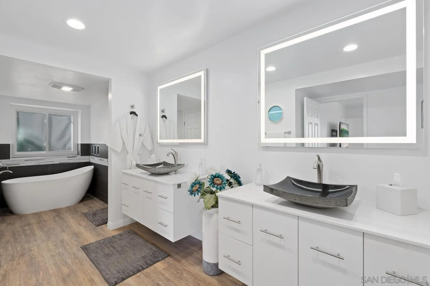 https://cdn.realtyfeed.com/cdn/127/260012320/e37ad258d92de55a2233aa14d35b1195.webp