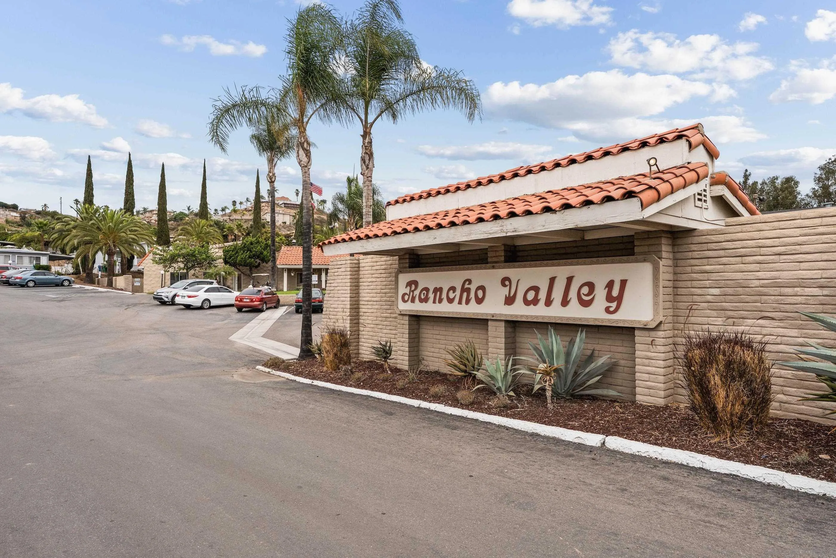 https://cdn.realtyfeed.com/cdn/127/260012328/6b93ca84f252cecfa217273539be97f4.webp