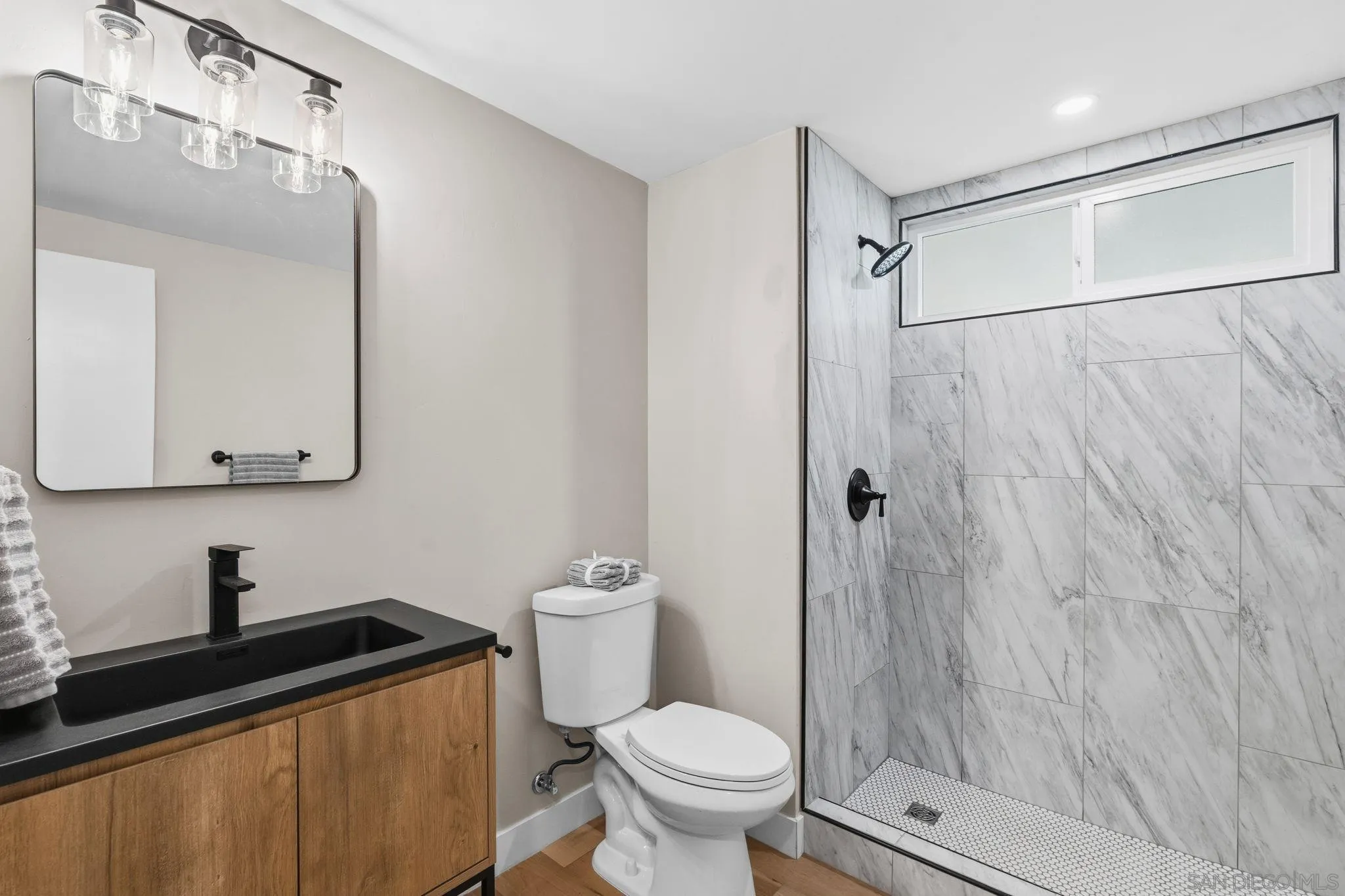 https://cdn.realtyfeed.com/cdn/127/260012328/87cec41c2bb0325b430a27b295c7844a.webp
