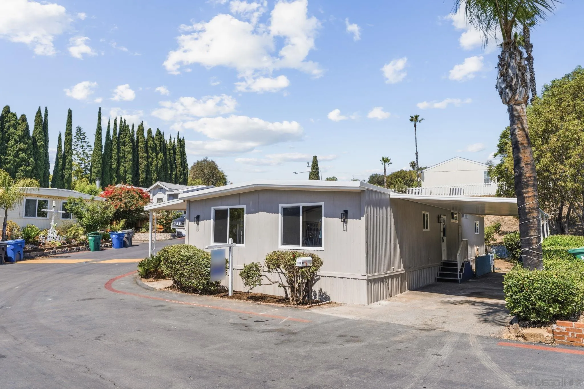 https://cdn.realtyfeed.com/cdn/127/260012328/c413936668af301bc016c2496028fcab.webp