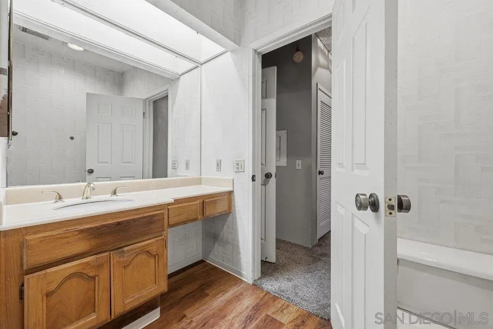 Photo #8: 260012329 Listing: Photo #8