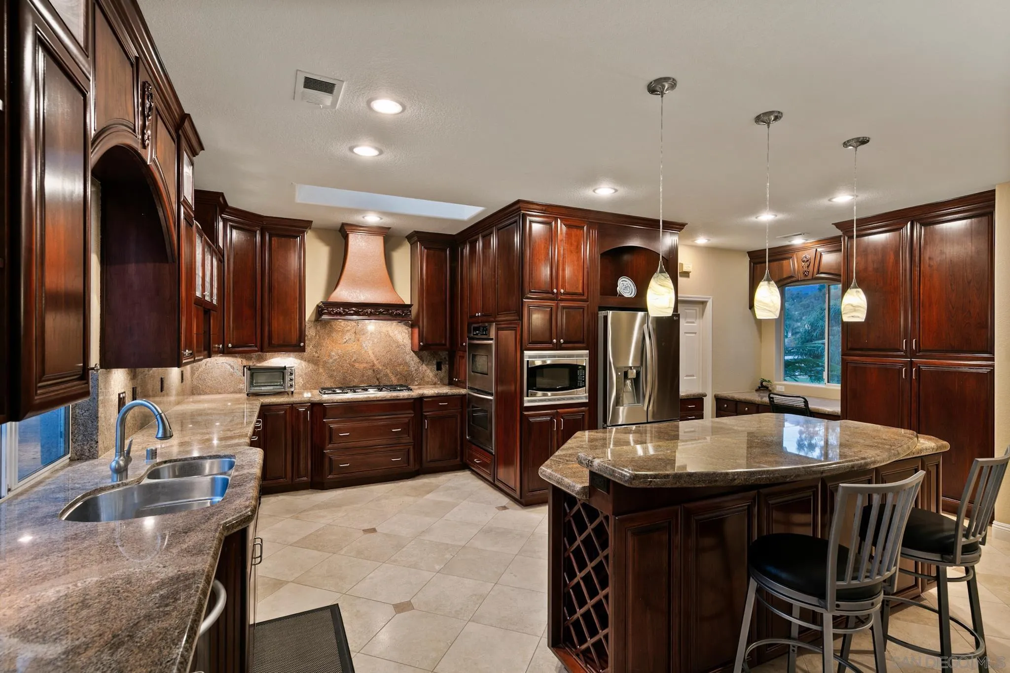 https://cdn.realtyfeed.com/cdn/127/260012331/240c66735962d1d9f09a31338cd3b8ca.webp