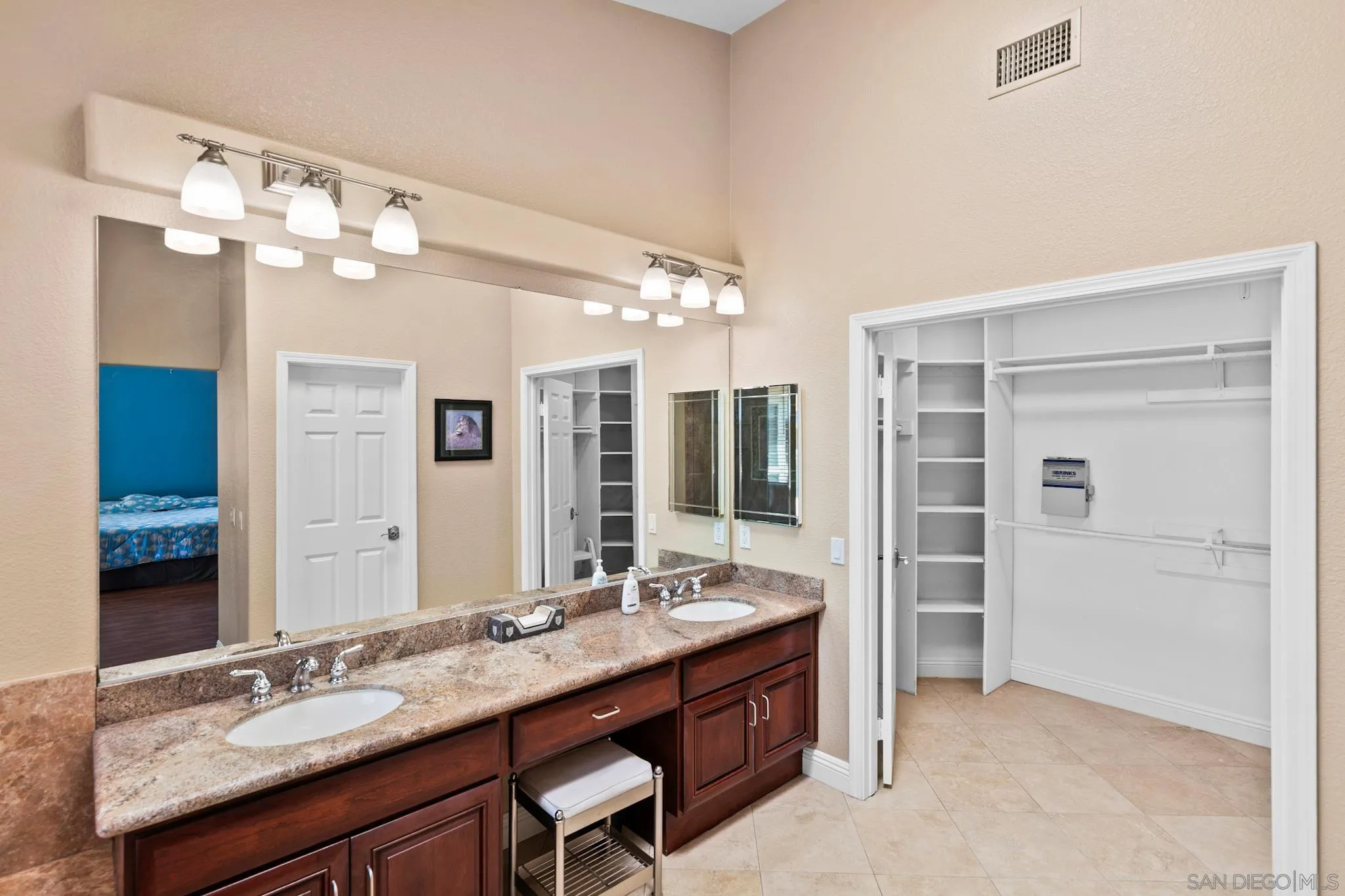 https://cdn.realtyfeed.com/cdn/127/260012331/3372c0a8d8051c8c0f8e6ebce8260d14.webp