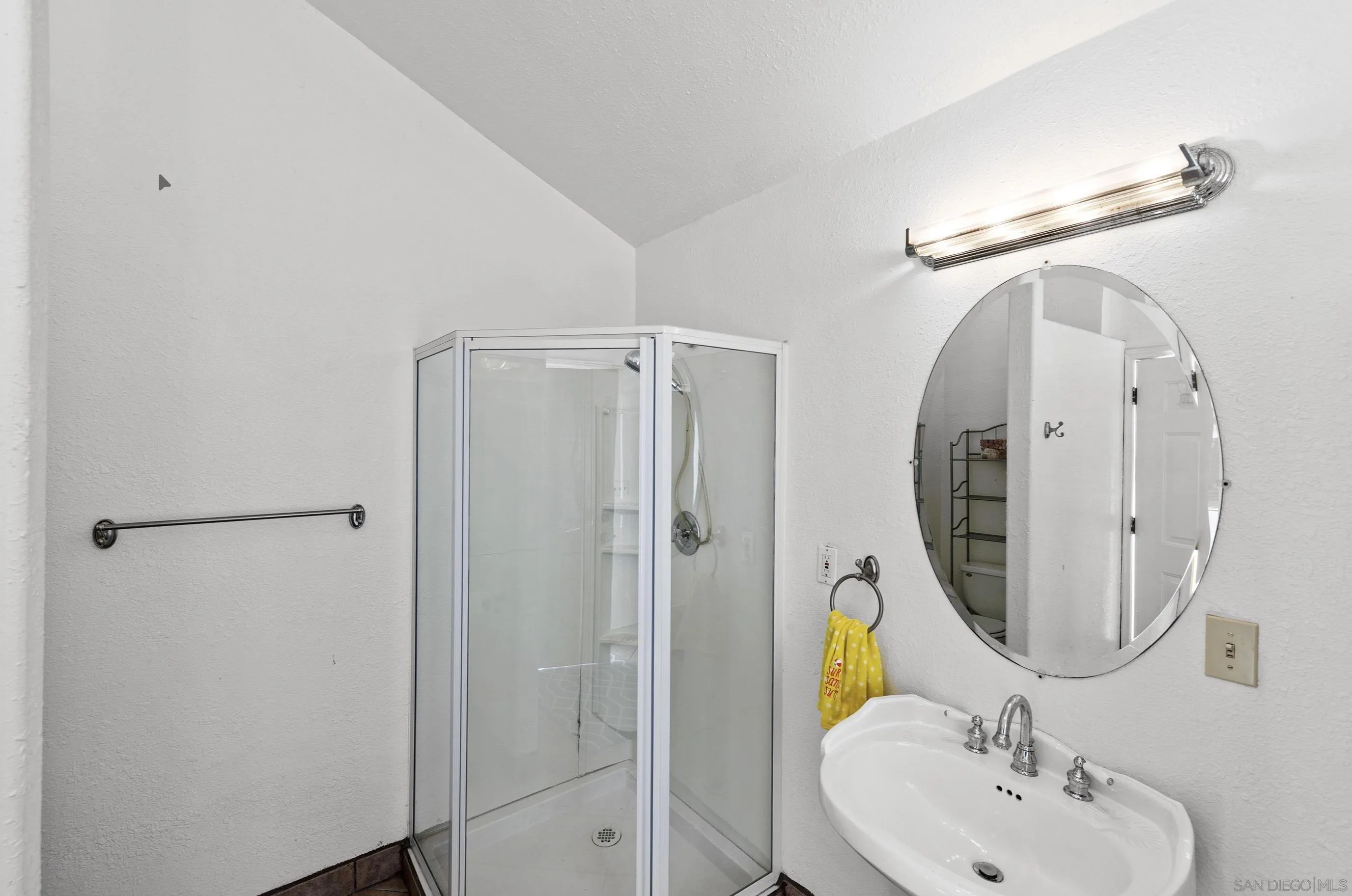 https://cdn.realtyfeed.com/cdn/127/260012331/6e349551db334a26cae4358b4a77d69f.webp