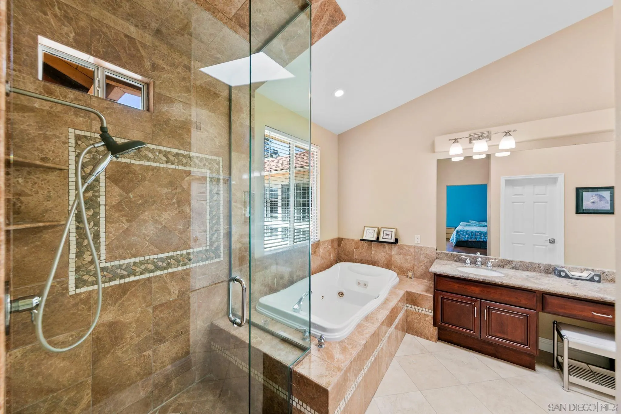 https://cdn.realtyfeed.com/cdn/127/260012331/741874ef0b481276a26759cb8b390e18.webp