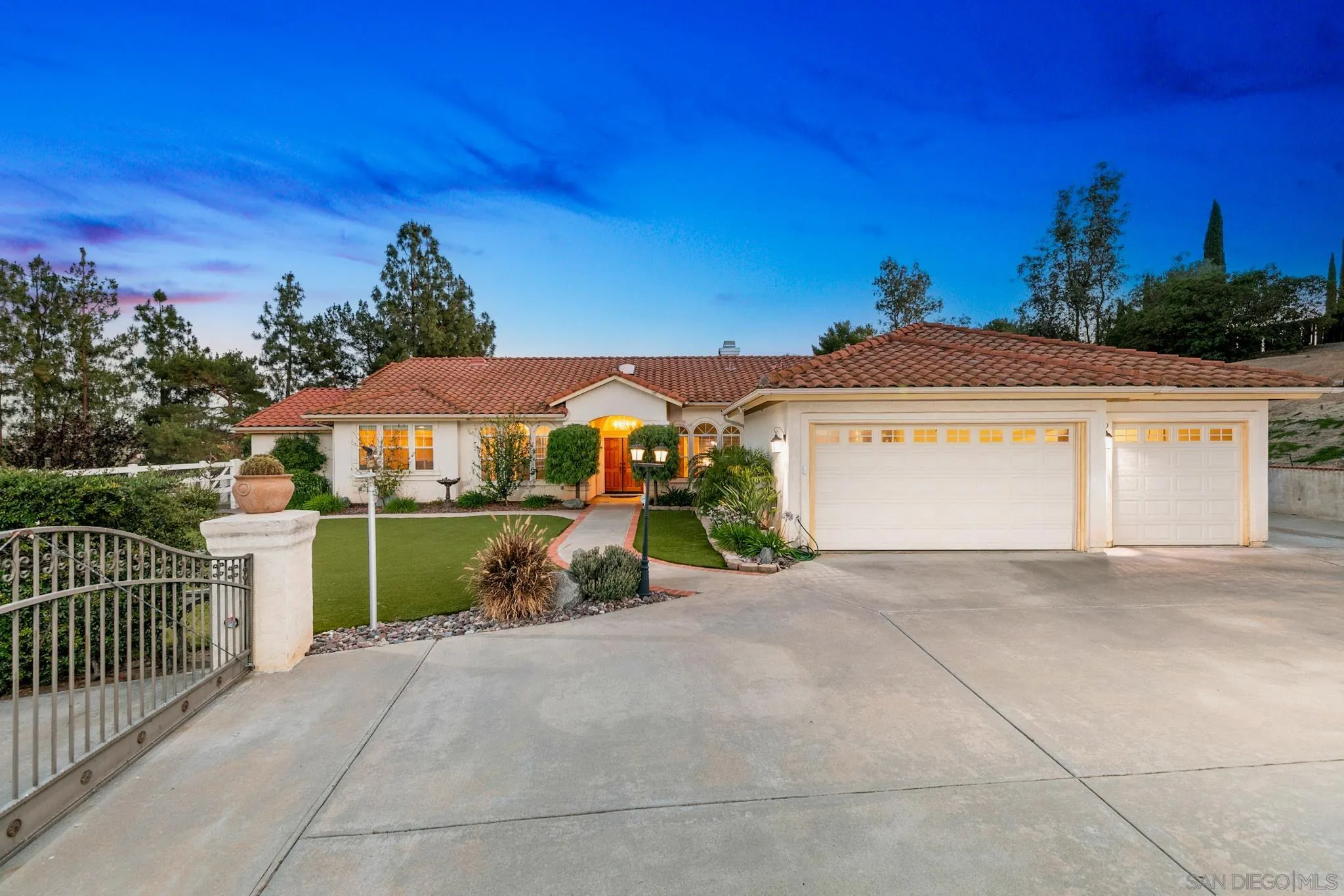 https://cdn.realtyfeed.com/cdn/127/260012331/75b4820b68486ea3ecc2f567e1f885b5.webp