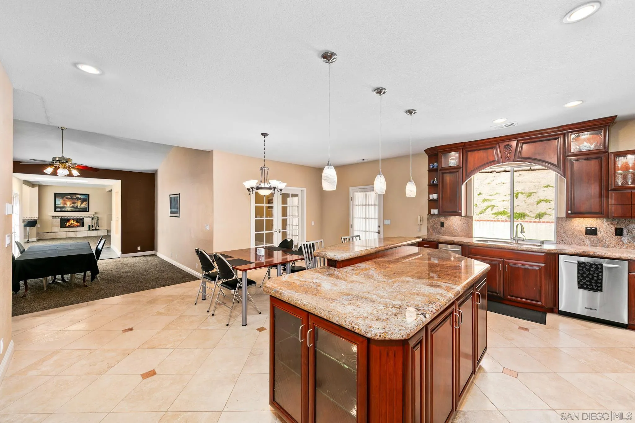 https://cdn.realtyfeed.com/cdn/127/260012331/a4e9de9581ddc899272a54950965a4cc.webp
