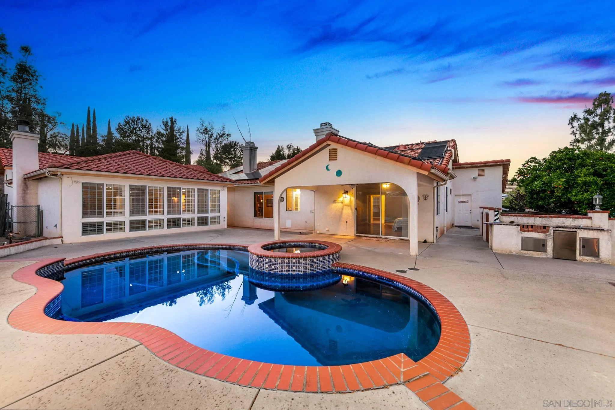 https://cdn.realtyfeed.com/cdn/127/260012331/c383d574bcf218b1515c873f5c873684.webp