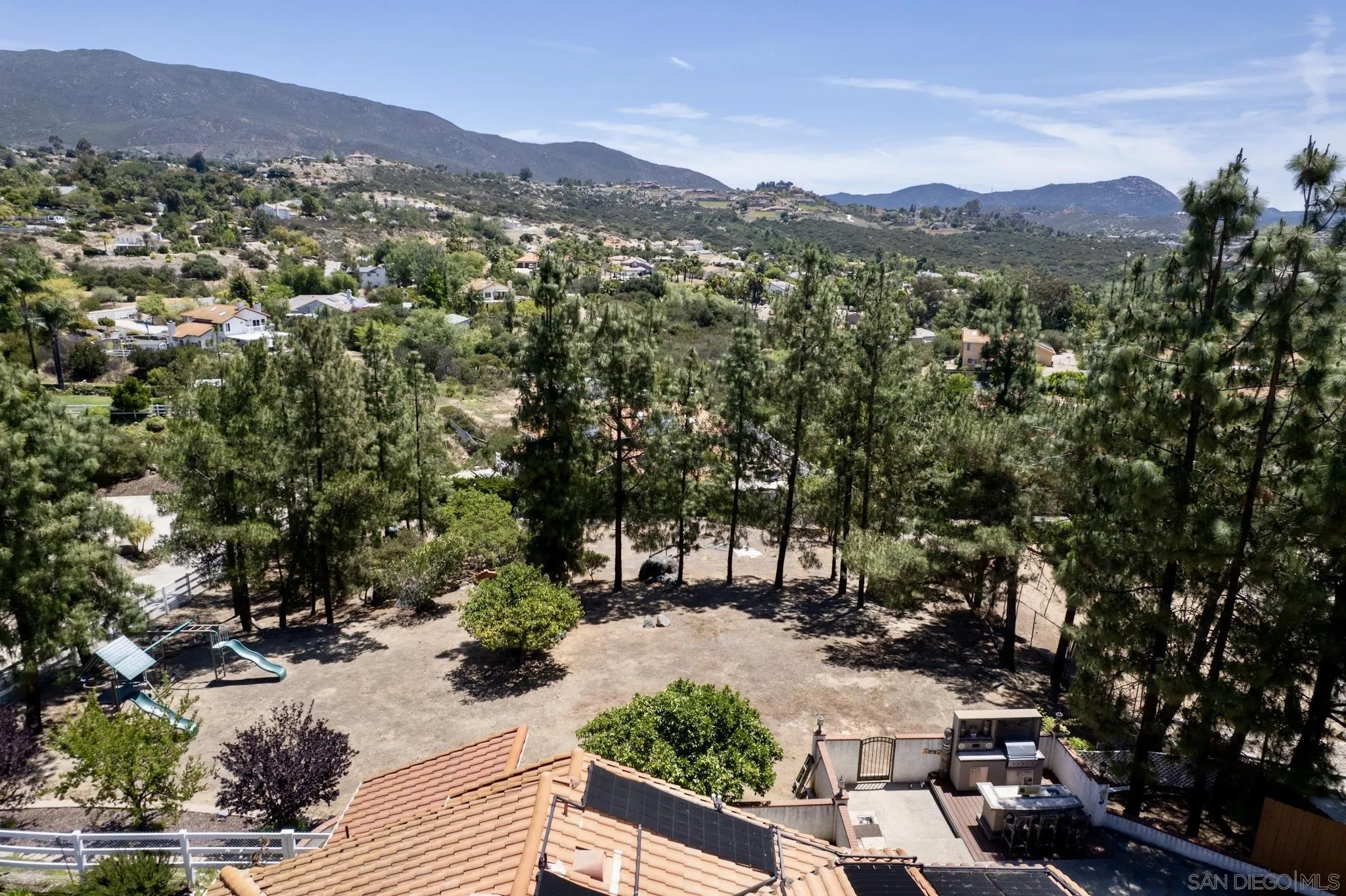https://cdn.realtyfeed.com/cdn/127/260012331/c932374f0b3e30625cca0ace2857d405.webp