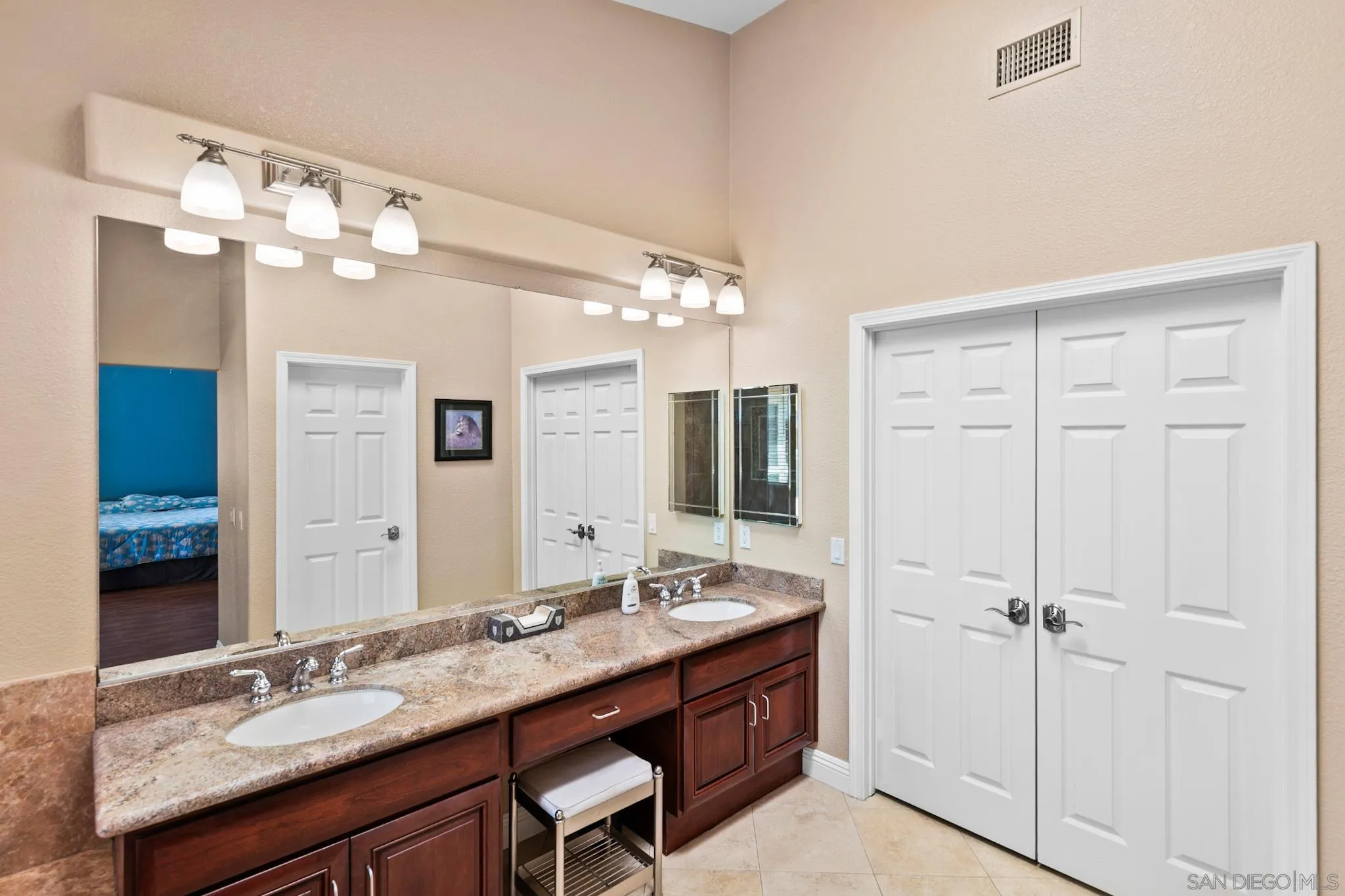 https://cdn.realtyfeed.com/cdn/127/260012331/e74d9bc2b207a0c97dba16710d7e76e7.webp