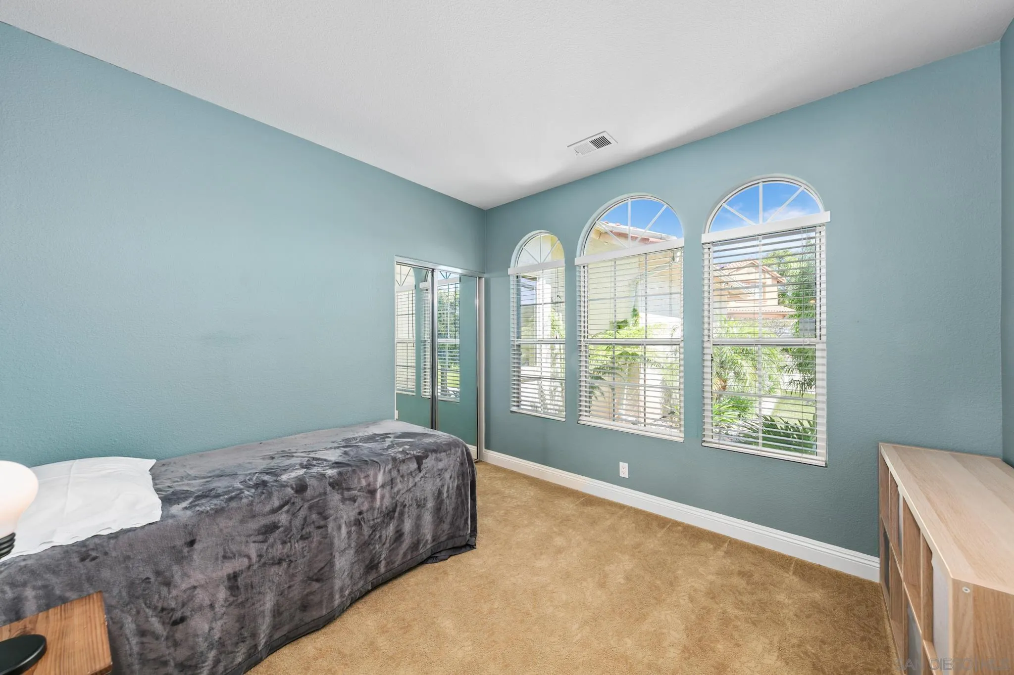 https://cdn.realtyfeed.com/cdn/127/260012331/fe6736383db70f93ed160ab3d3598c79.webp