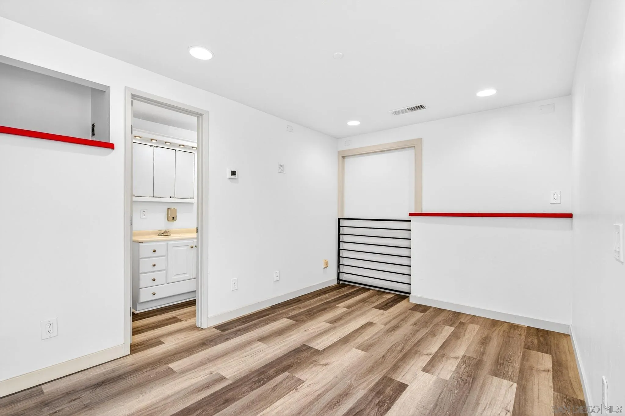 https://cdn.realtyfeed.com/cdn/127/260012332/2c44a7d5a47ef4f0f685cfef7184beb5.webp