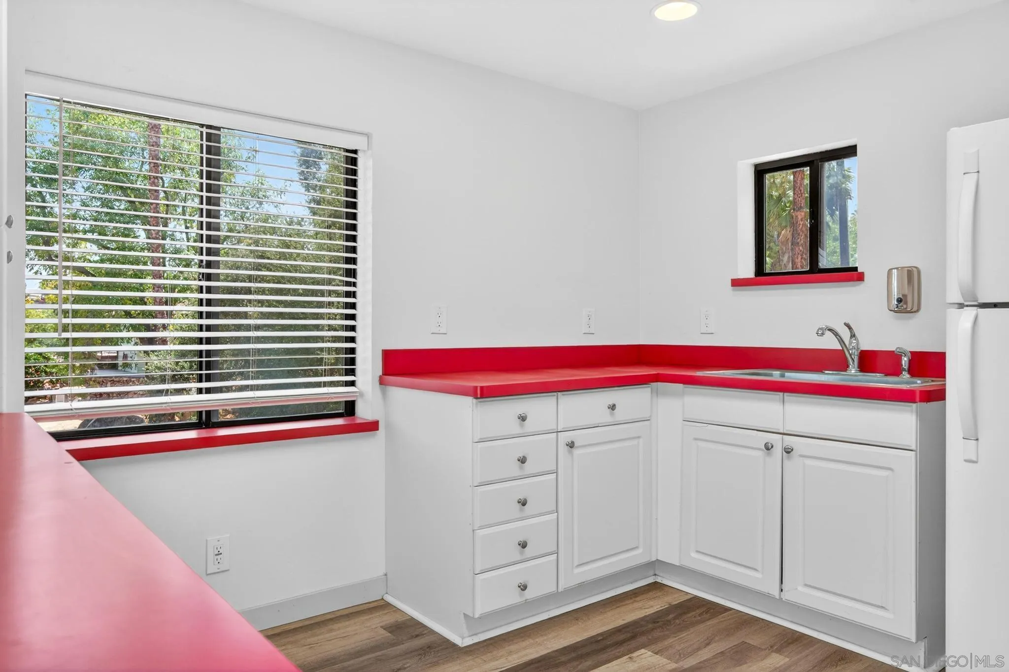 https://cdn.realtyfeed.com/cdn/127/260012332/4ceea545811327712d40b822c87f857d.webp