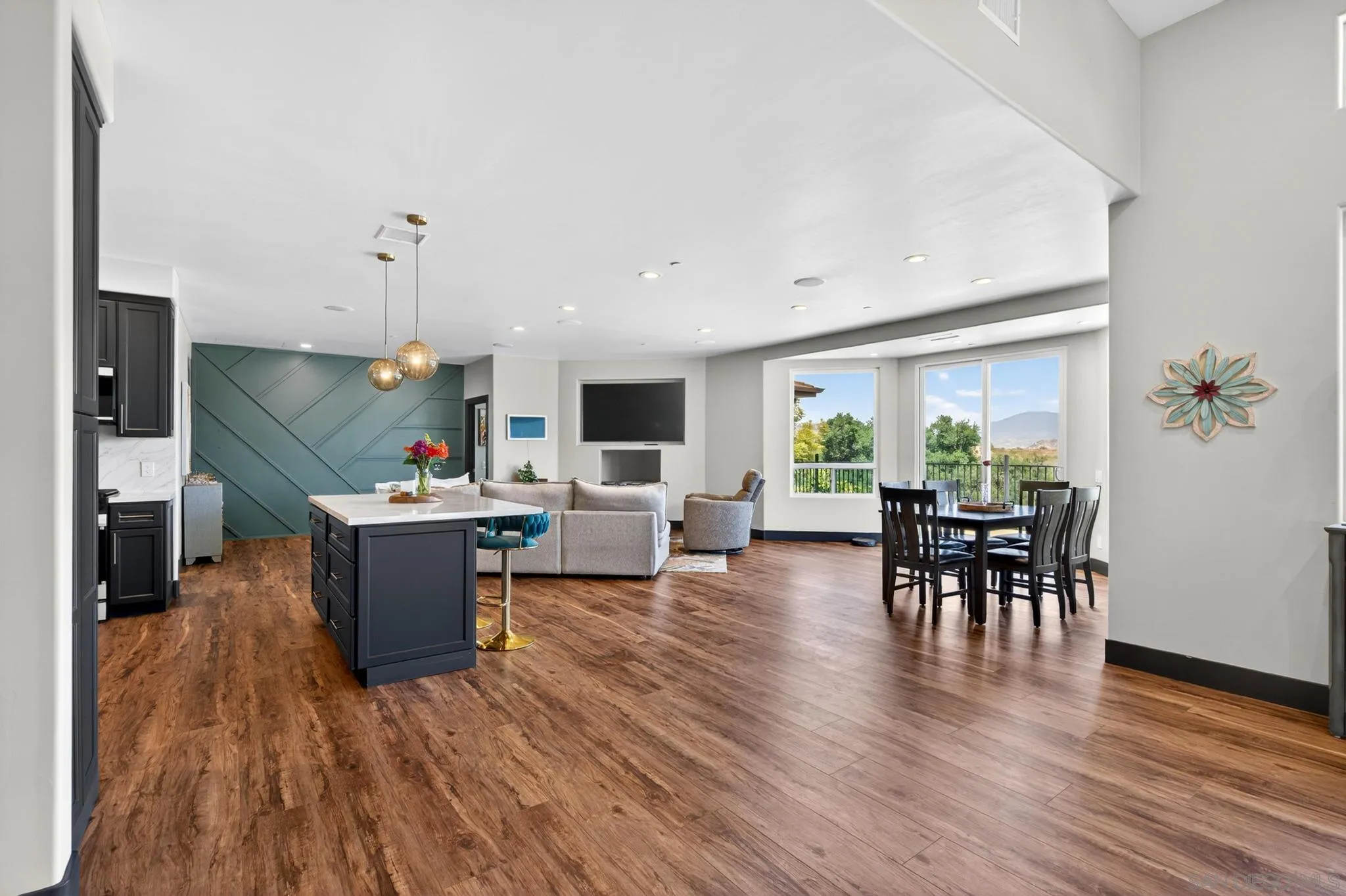 https://cdn.realtyfeed.com/cdn/127/260012332/6dfcdb02f27ec275ed358fc8be52b657.webp