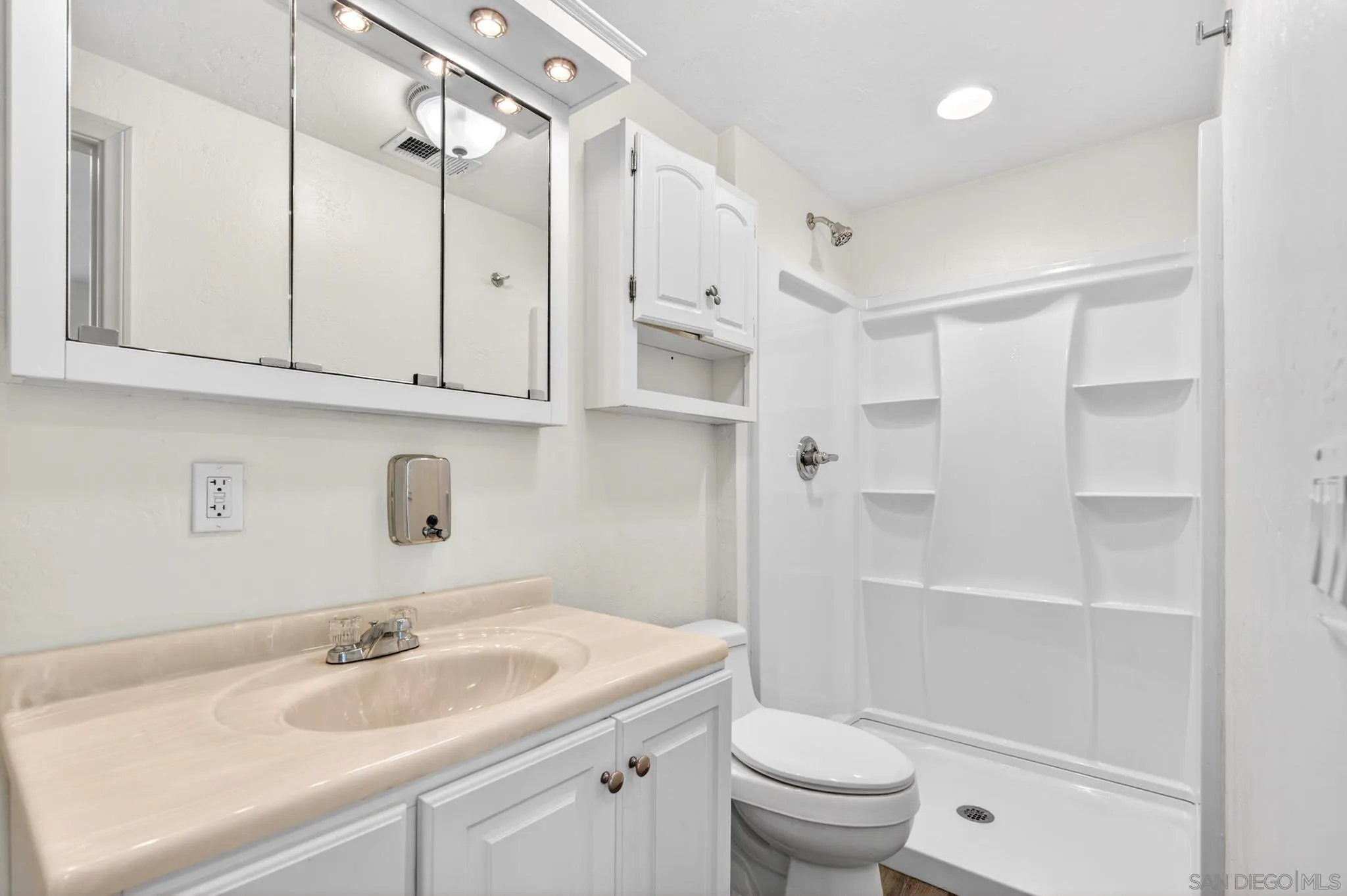https://cdn.realtyfeed.com/cdn/127/260012332/7139b376b63be253887f1b64118bc682.webp