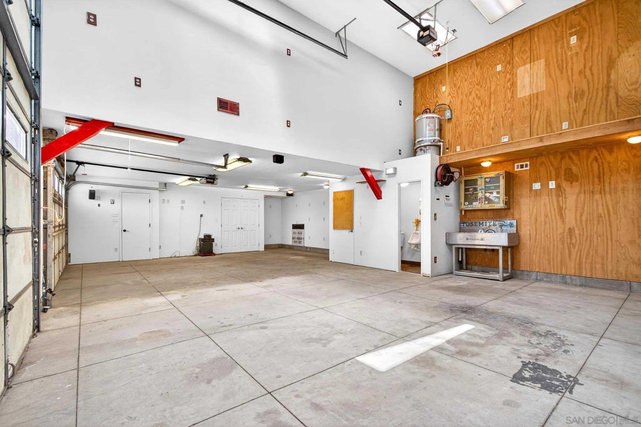 https://cdn.realtyfeed.com/cdn/127/260012332/89d3f89d81576b7bcc24c1fee272001d.webp