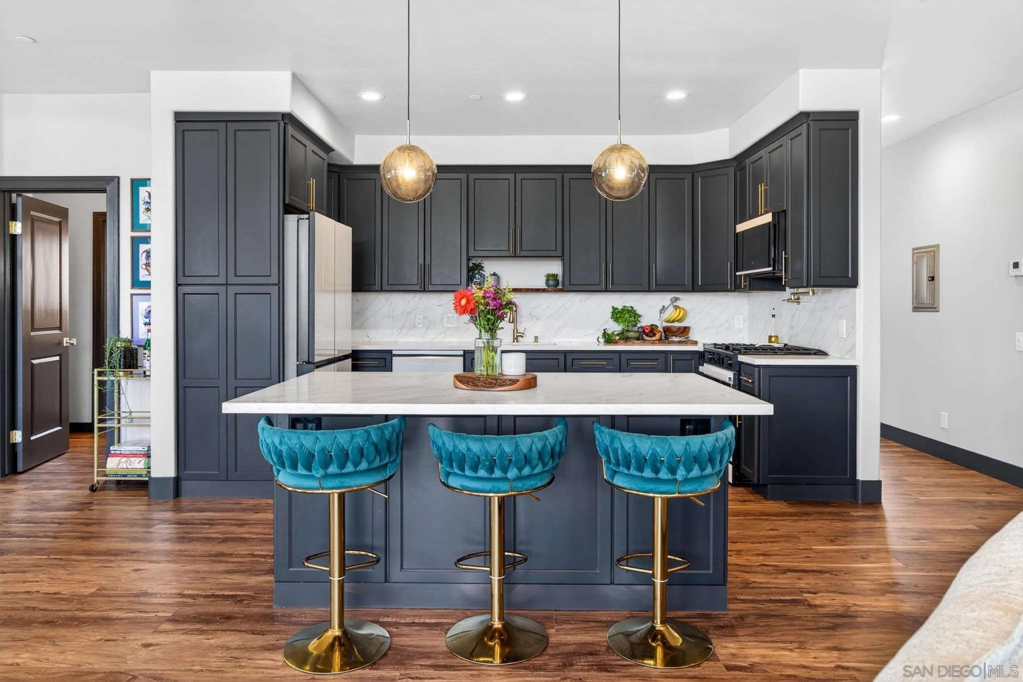 https://cdn.realtyfeed.com/cdn/127/260012332/8da684f010ca80bcaf607780e207ca02.webp