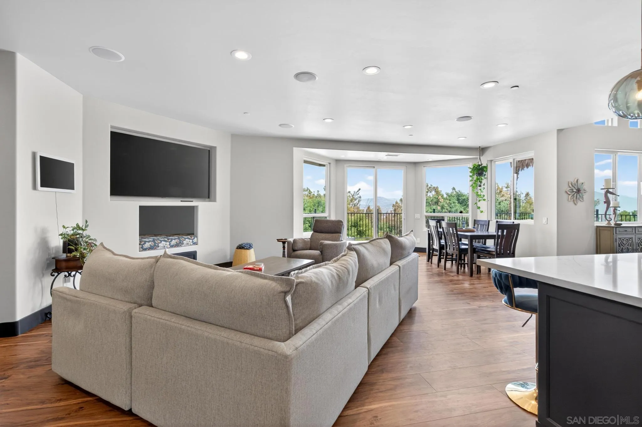 https://cdn.realtyfeed.com/cdn/127/260012332/ac10de0b34c487312599deac5d3cdb1b.webp