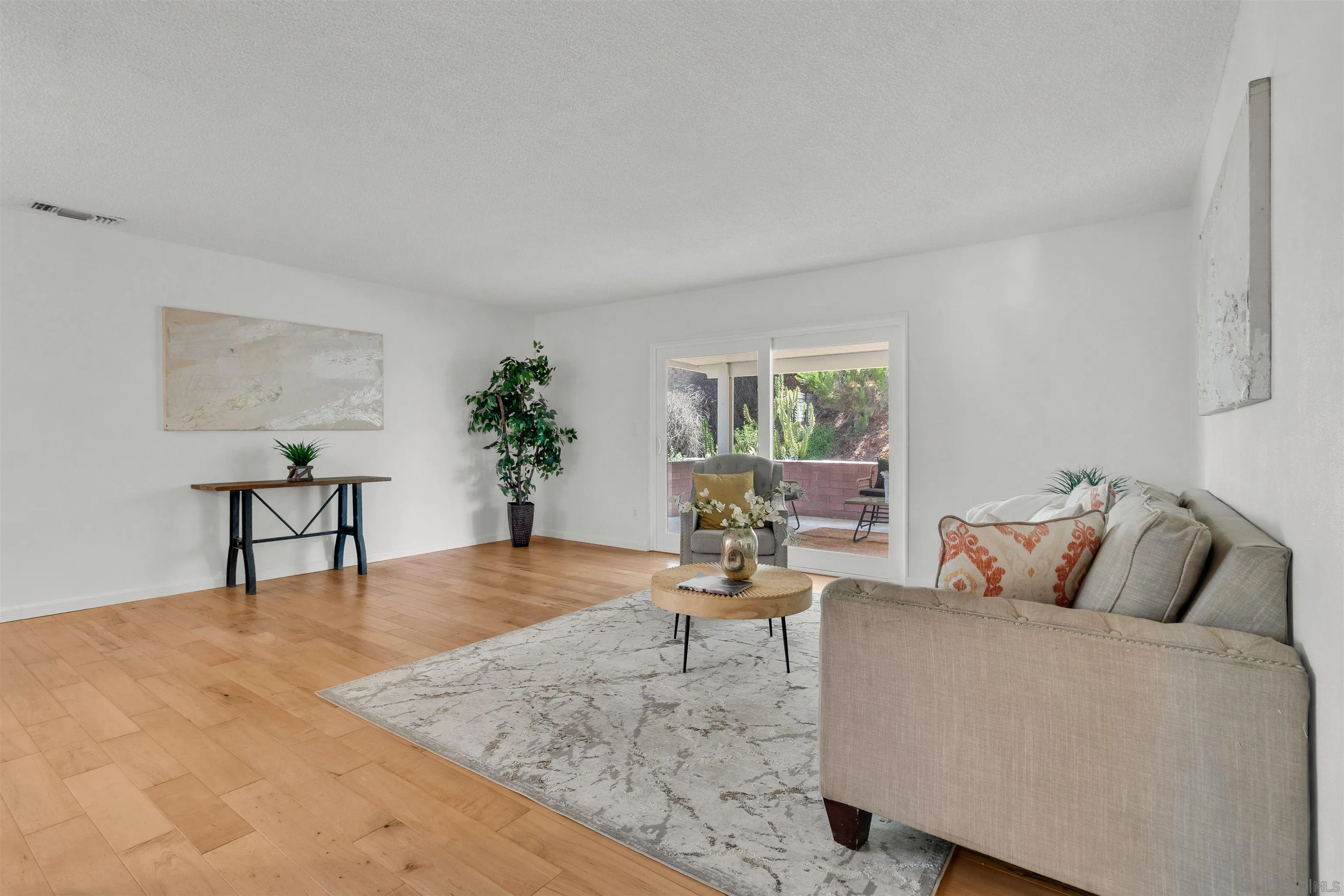 https://cdn.realtyfeed.com/cdn/127/260012334/15574624f036f4f2e93d89f4eee9e42a.webp