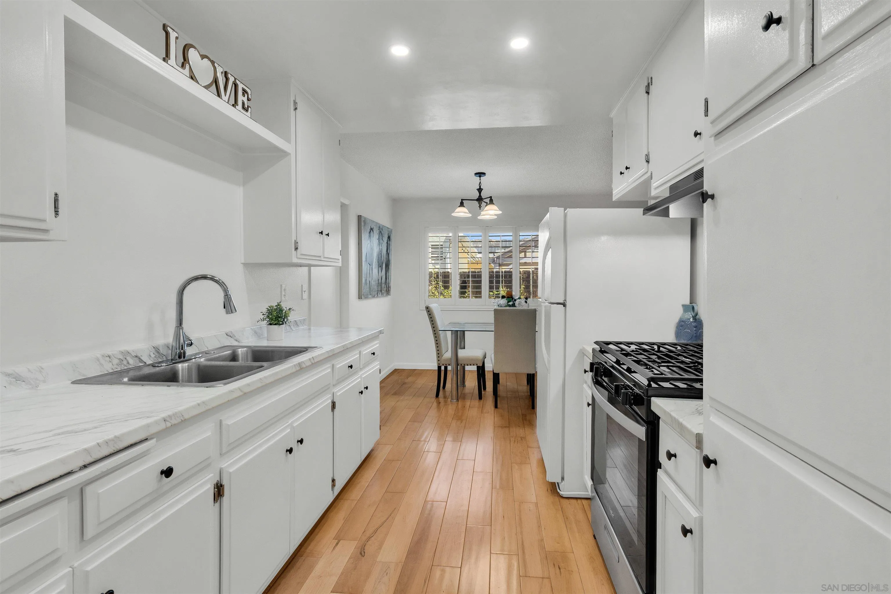 https://cdn.realtyfeed.com/cdn/127/260012334/74a0d19bf264d30d8a7090342b57e0e9.webp