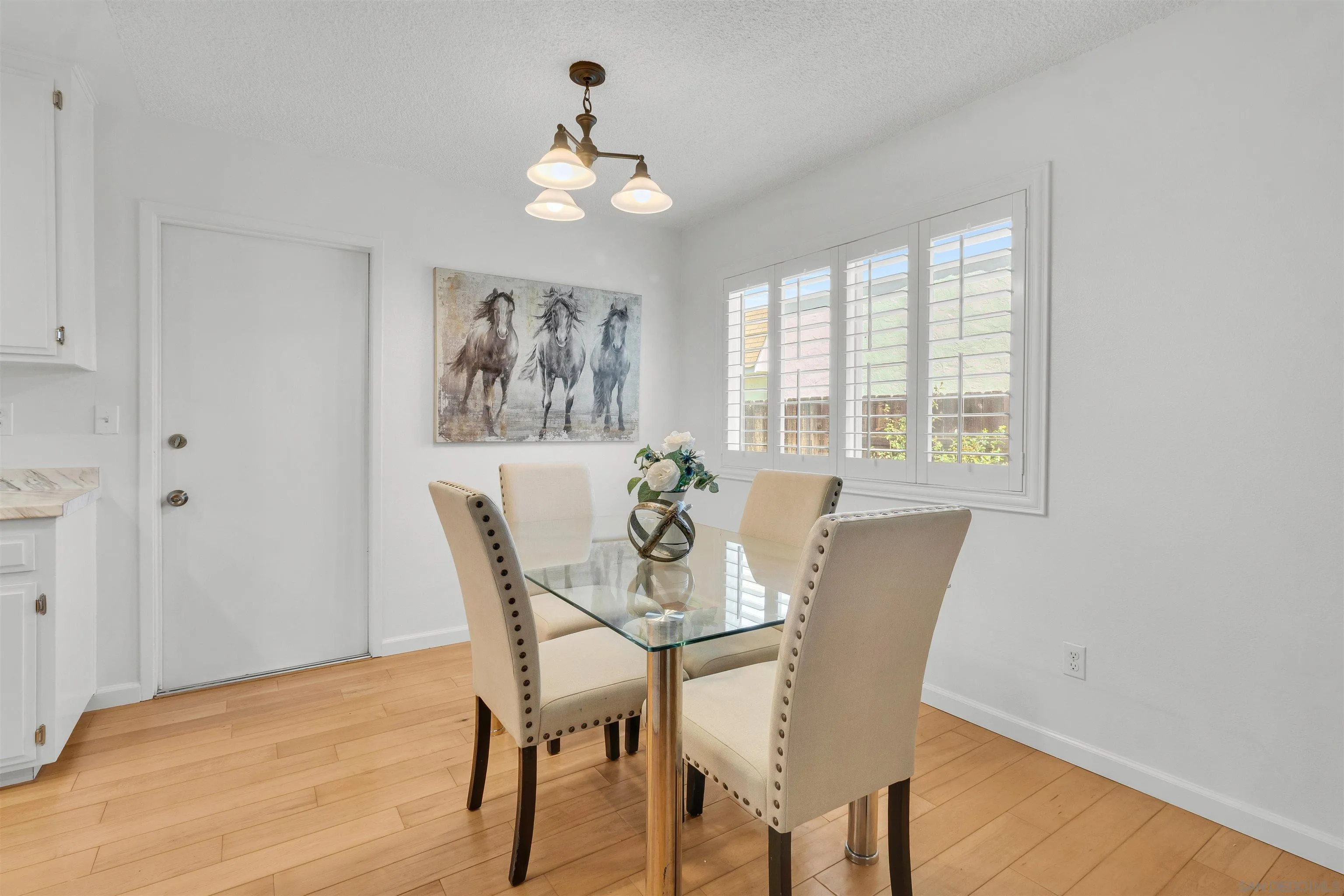 https://cdn.realtyfeed.com/cdn/127/260012334/e9d004f247632e0dfe249c9489340a69.webp