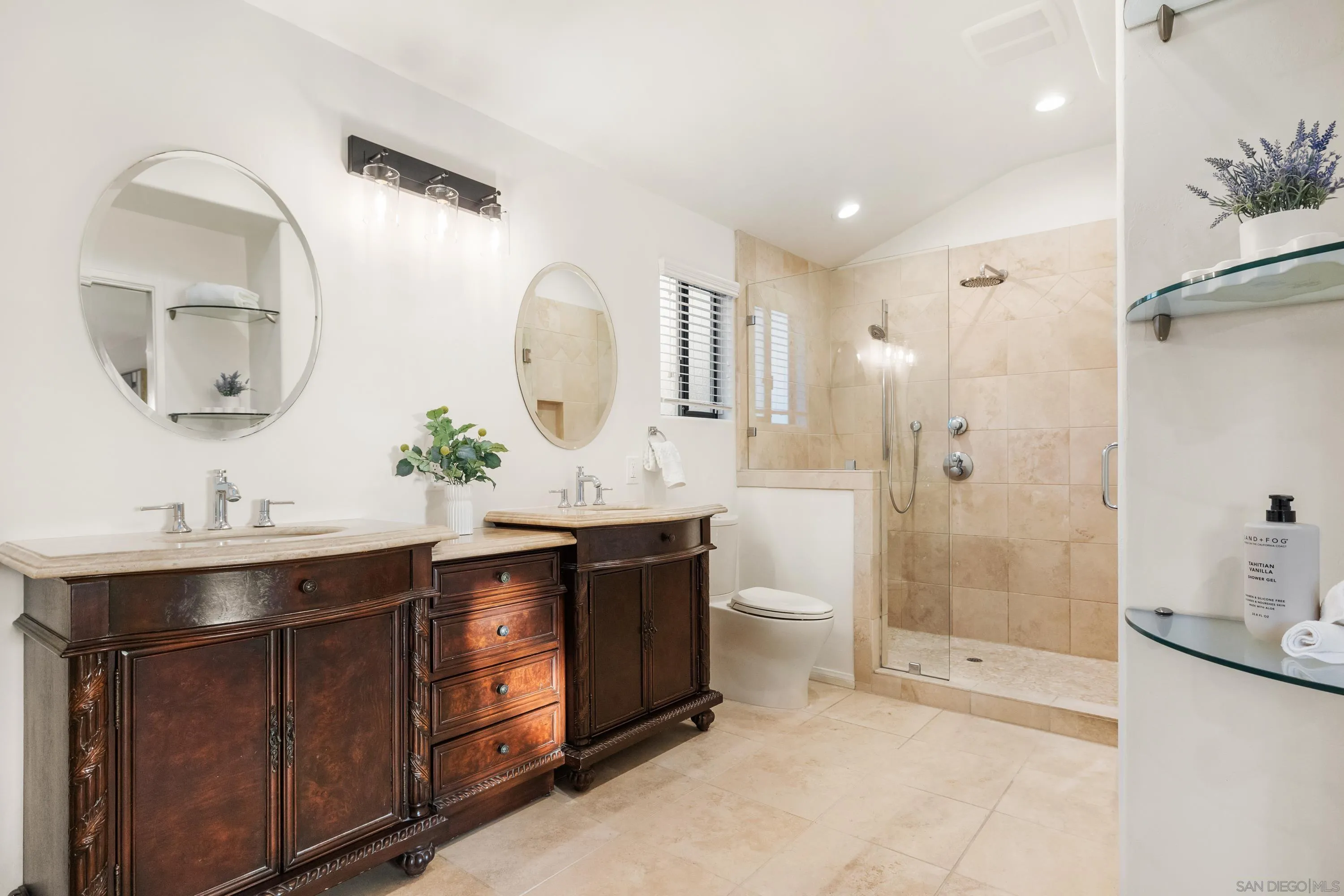 https://cdn.realtyfeed.com/cdn/127/260012335/44788b1dde8944f51b90cce1bc42526f.webp