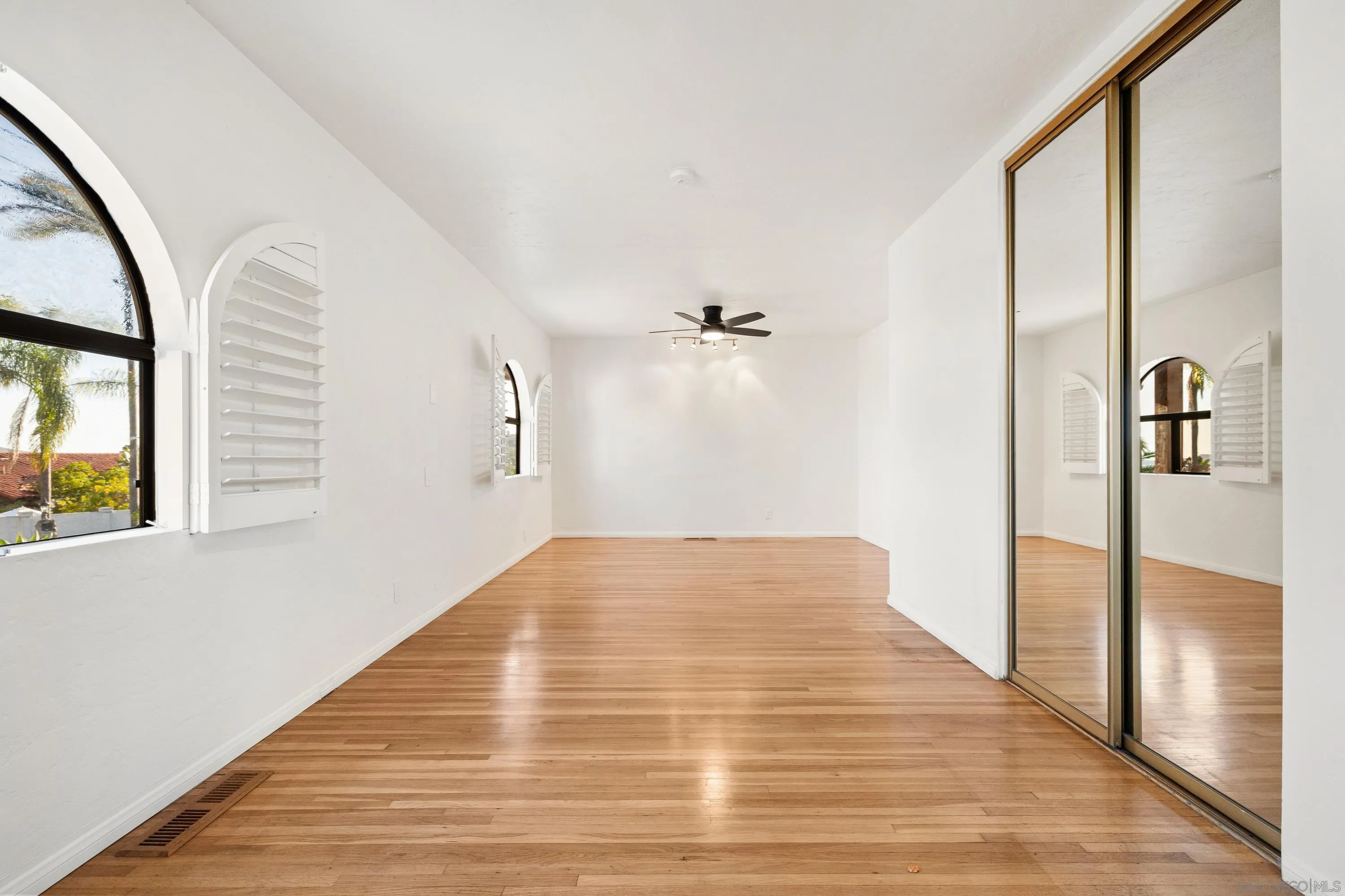 https://cdn.realtyfeed.com/cdn/127/260012335/79bd00edbf22802bbb3ff08339141e8f.webp