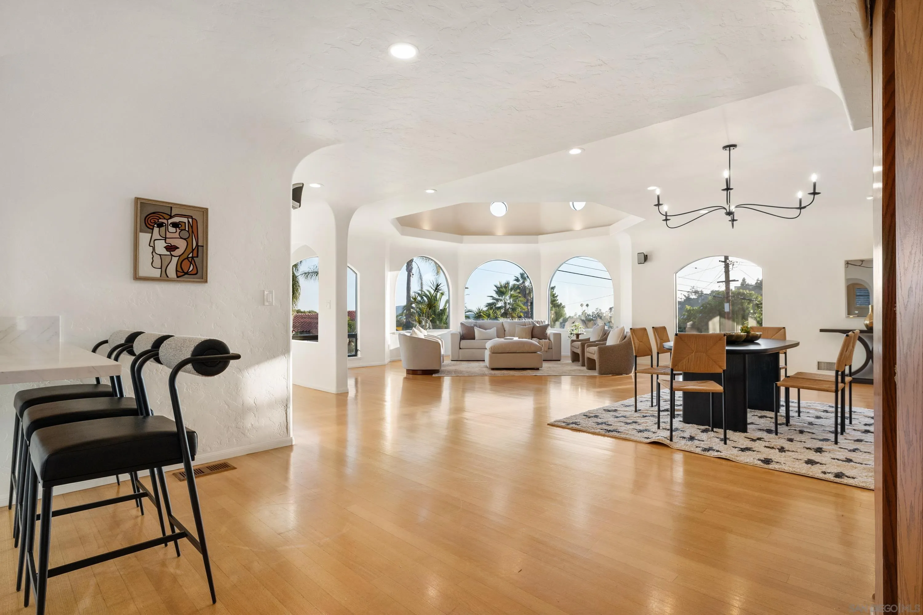 https://cdn.realtyfeed.com/cdn/127/260012335/98db4350284e9e43a6f96b4d3606f9b3.webp