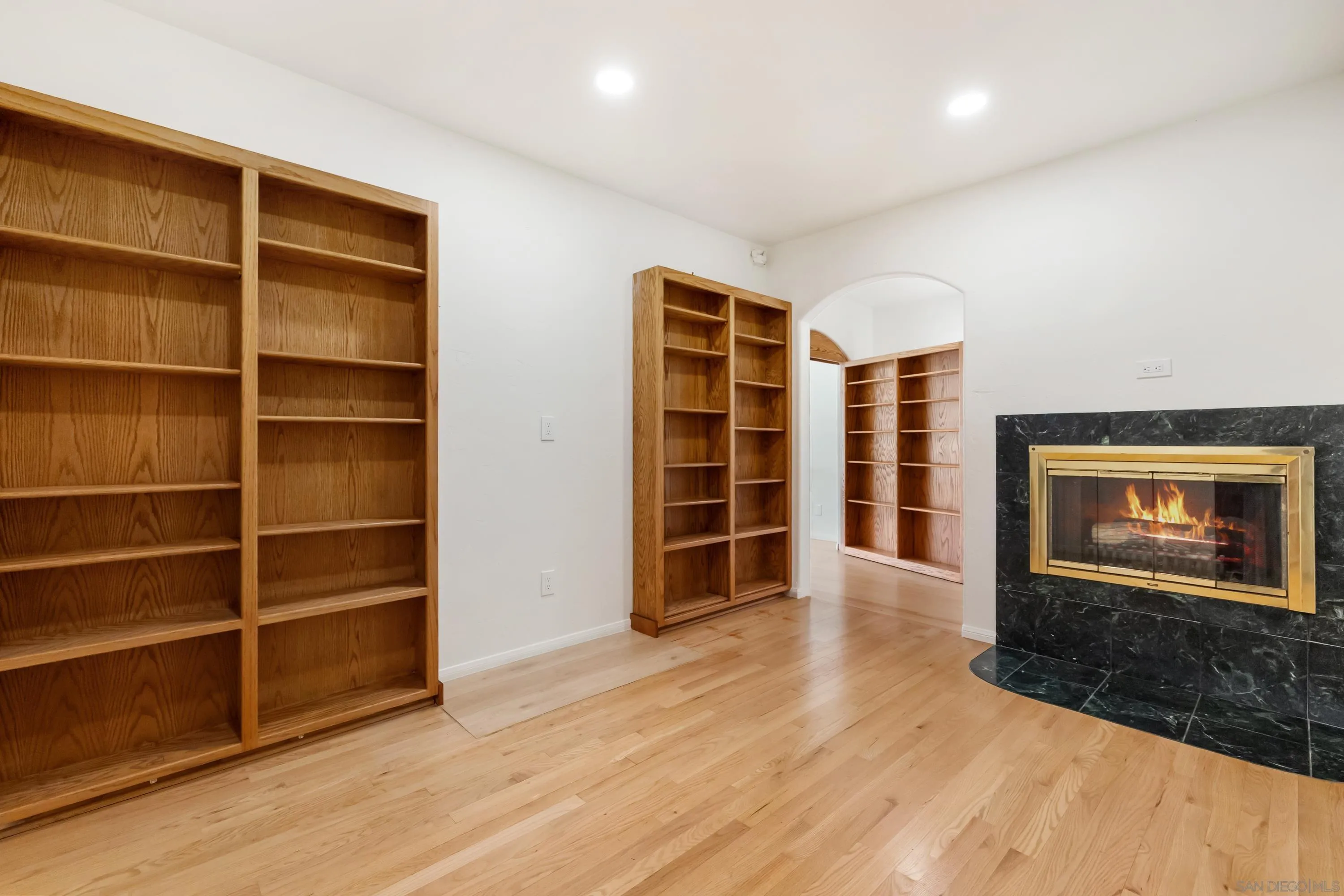 https://cdn.realtyfeed.com/cdn/127/260012335/c84eaaf359c4a6cd5b5123d6a41dfc81.webp