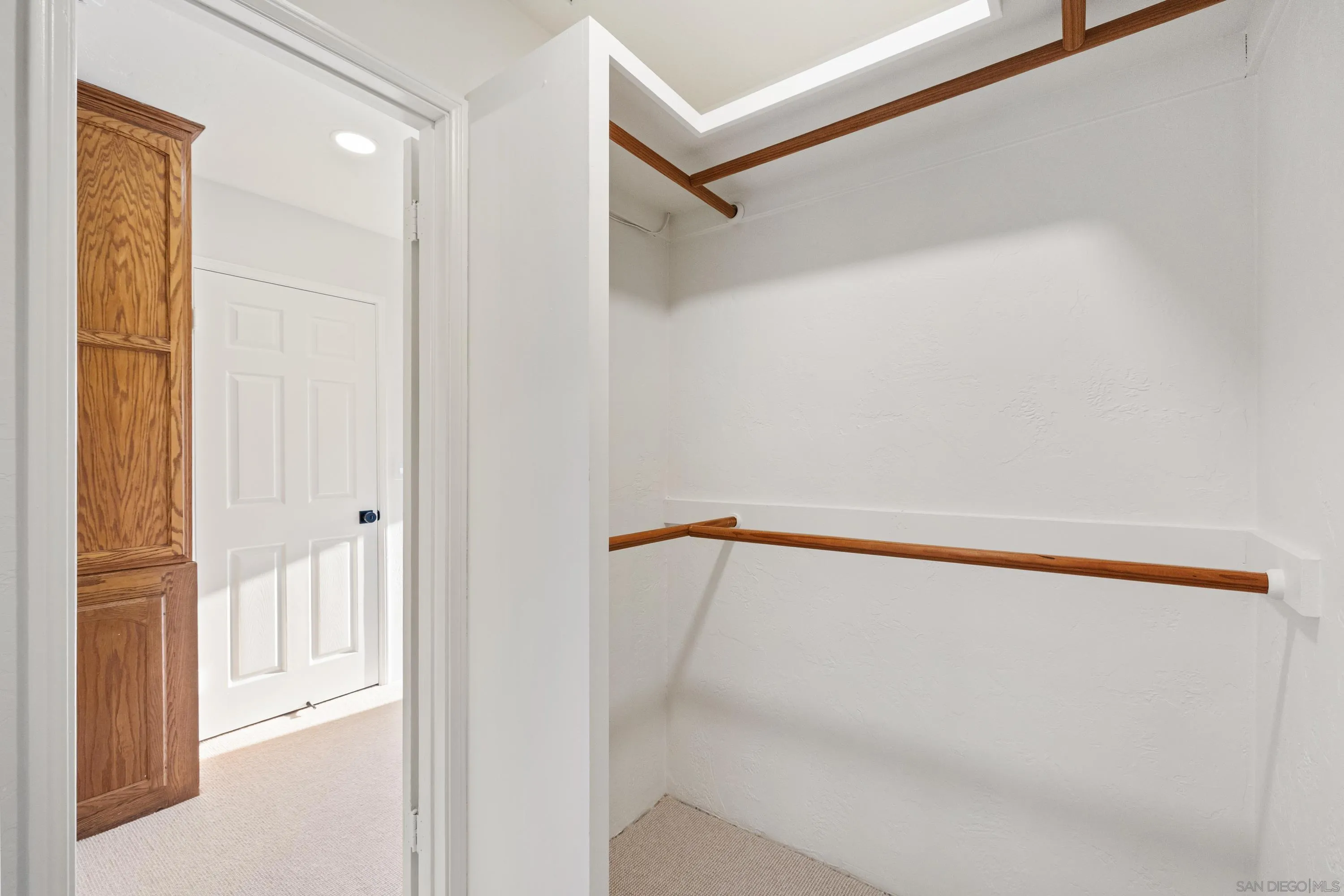 https://cdn.realtyfeed.com/cdn/127/260012335/d73d125414fcfd94b1dd5d8325ef54ea.webp