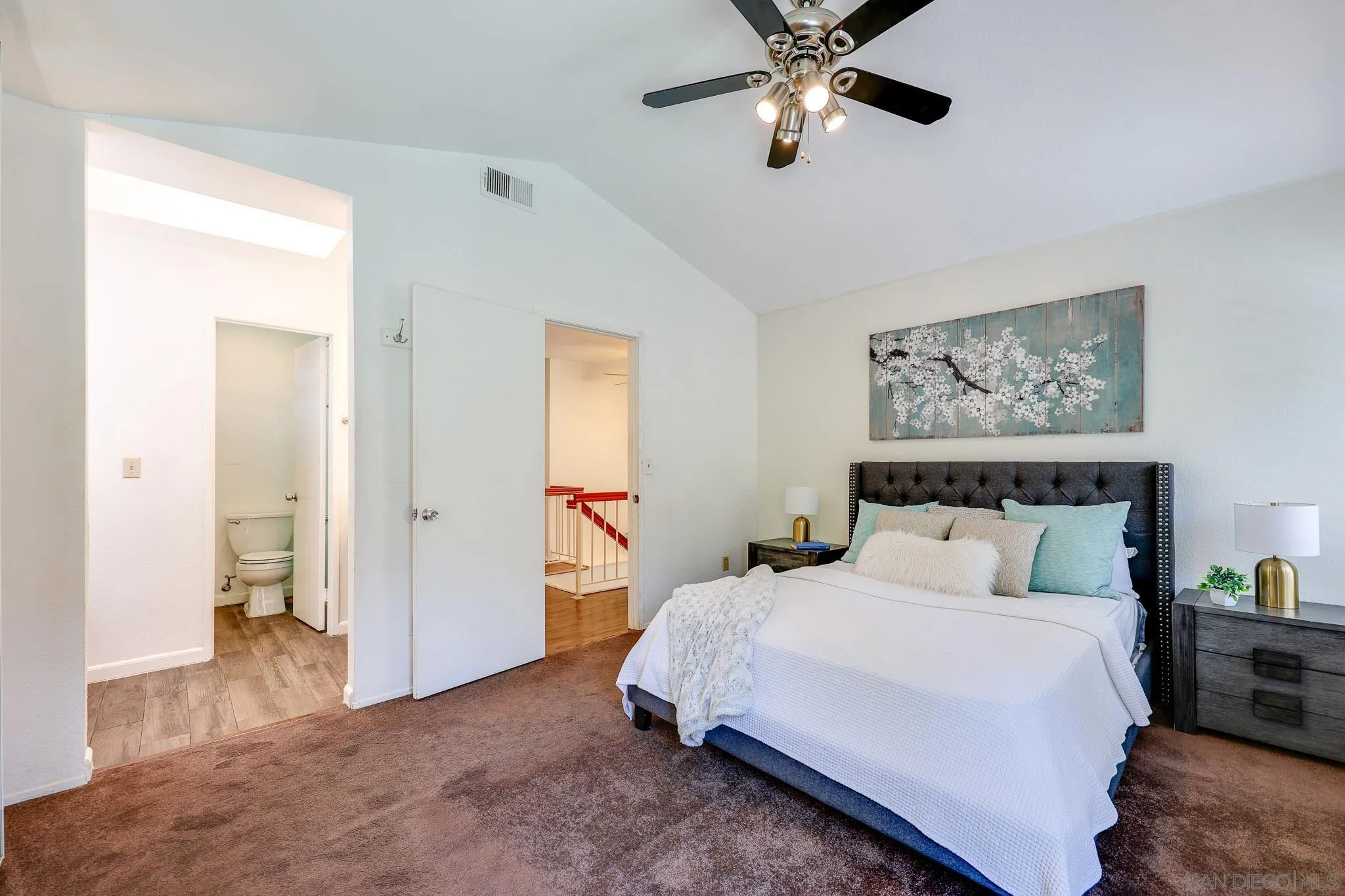https://cdn.realtyfeed.com/cdn/127/260012336/04996ef750da17975c8b44ef29028b10.webp